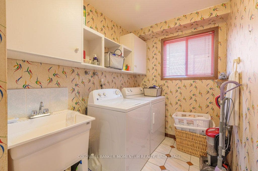 5 Mowat Crescent photo 21