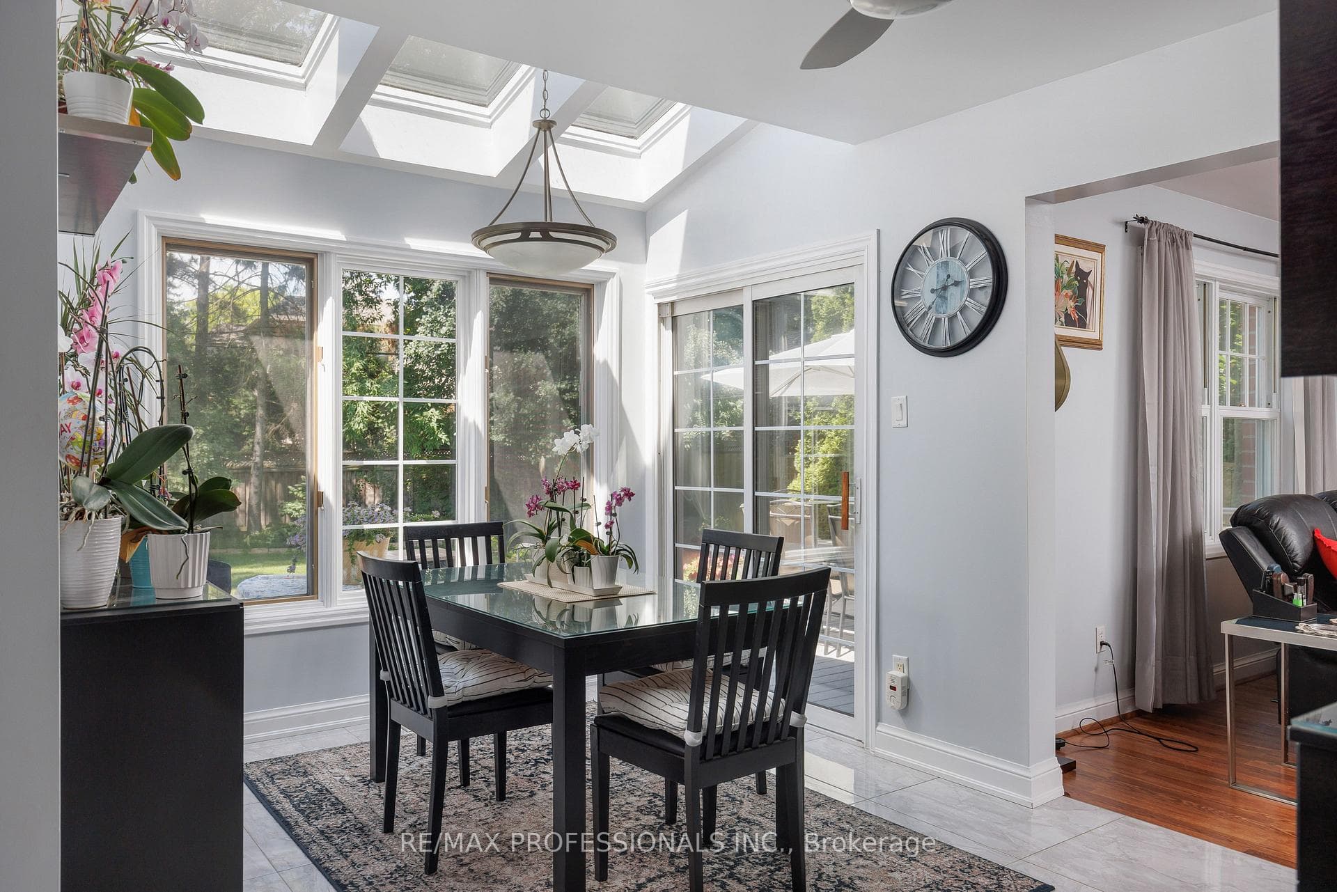 106 Rathburn Road photo 20