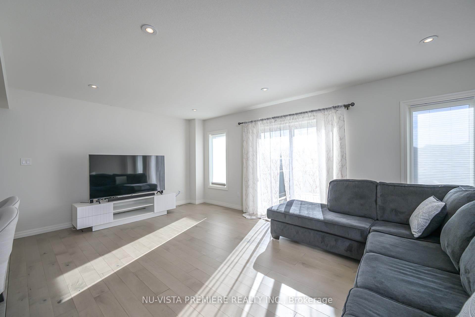 56 Cortland Terrace photo 10