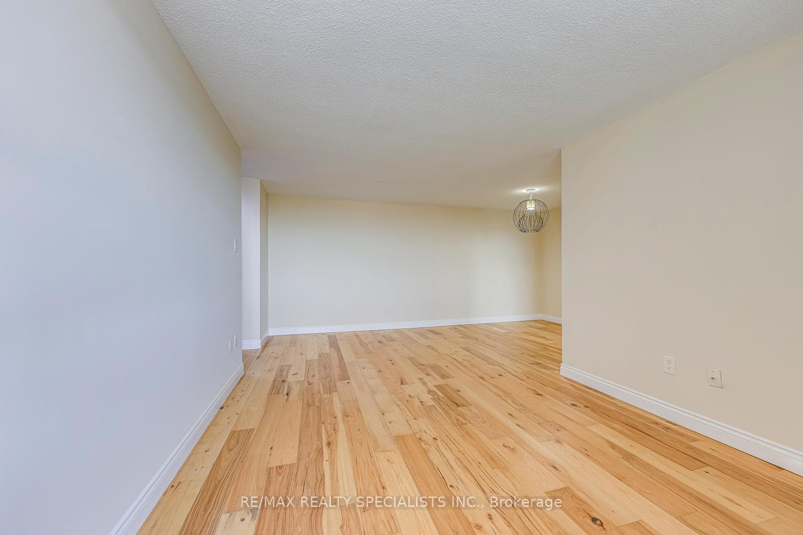 966 Inverhouse Drive Unit 405 photo 17