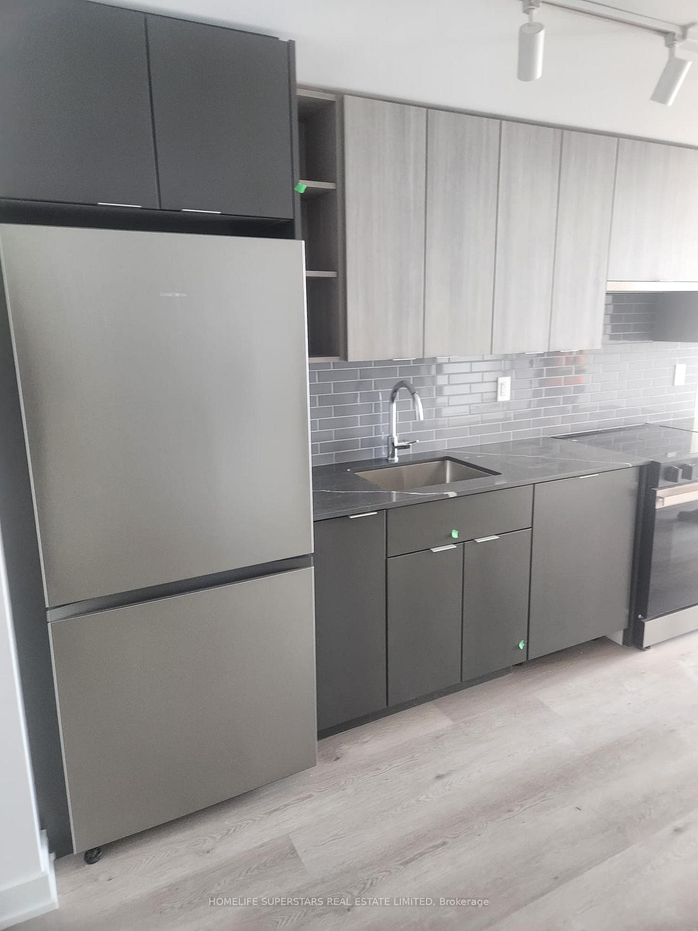 2075 Lakeshore Road Unit 607 photo 10