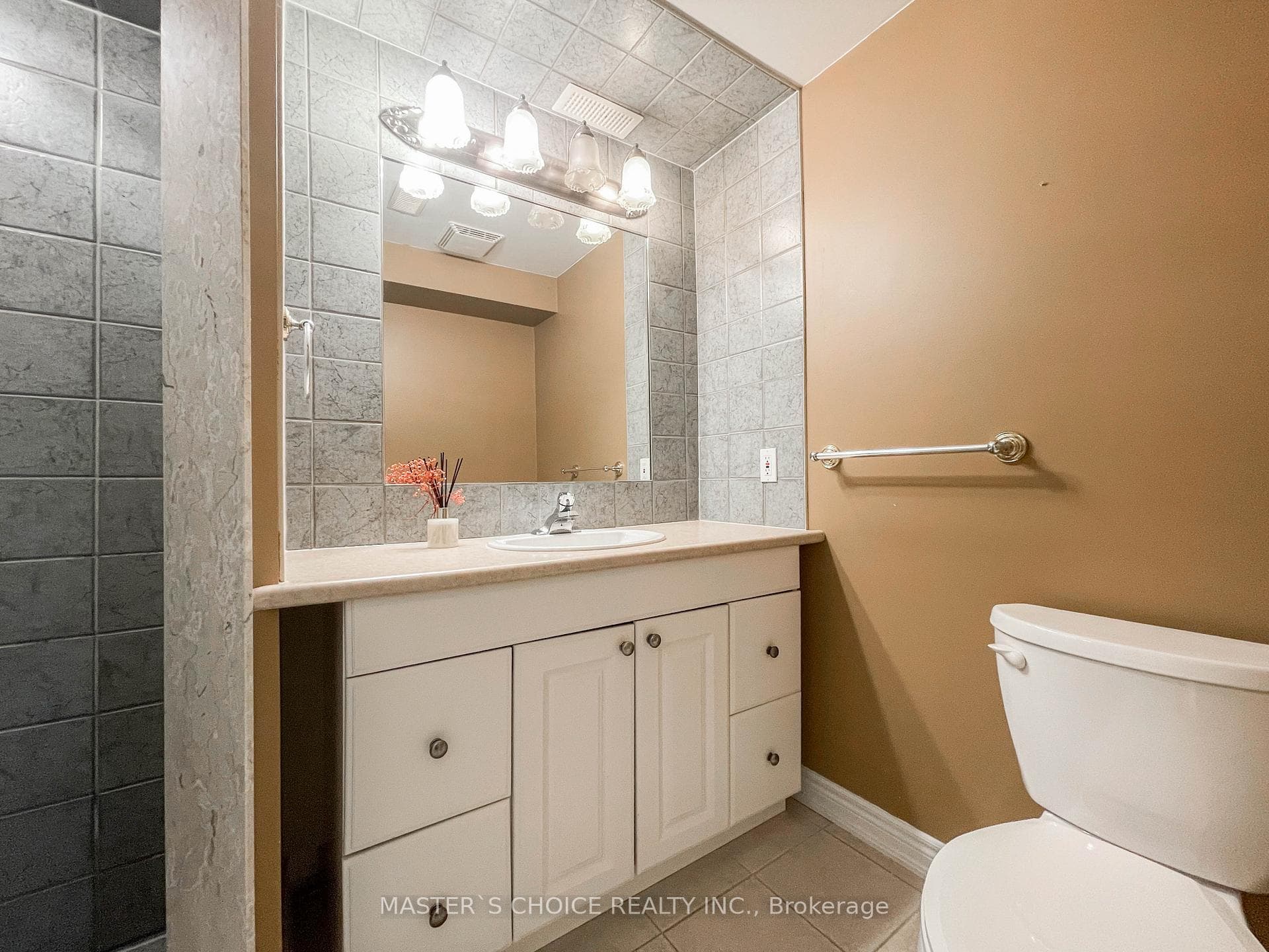 56 Saint Damian Avenue photo 17