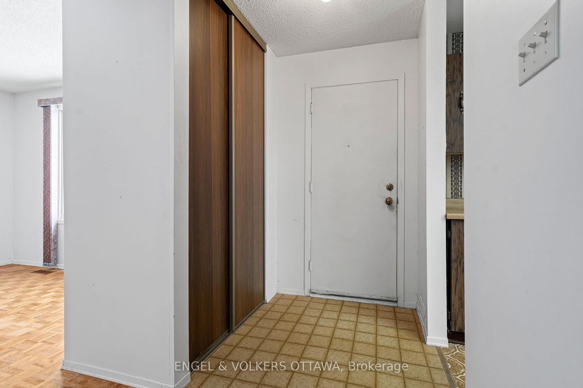 17 Ballantrae Way photo 6