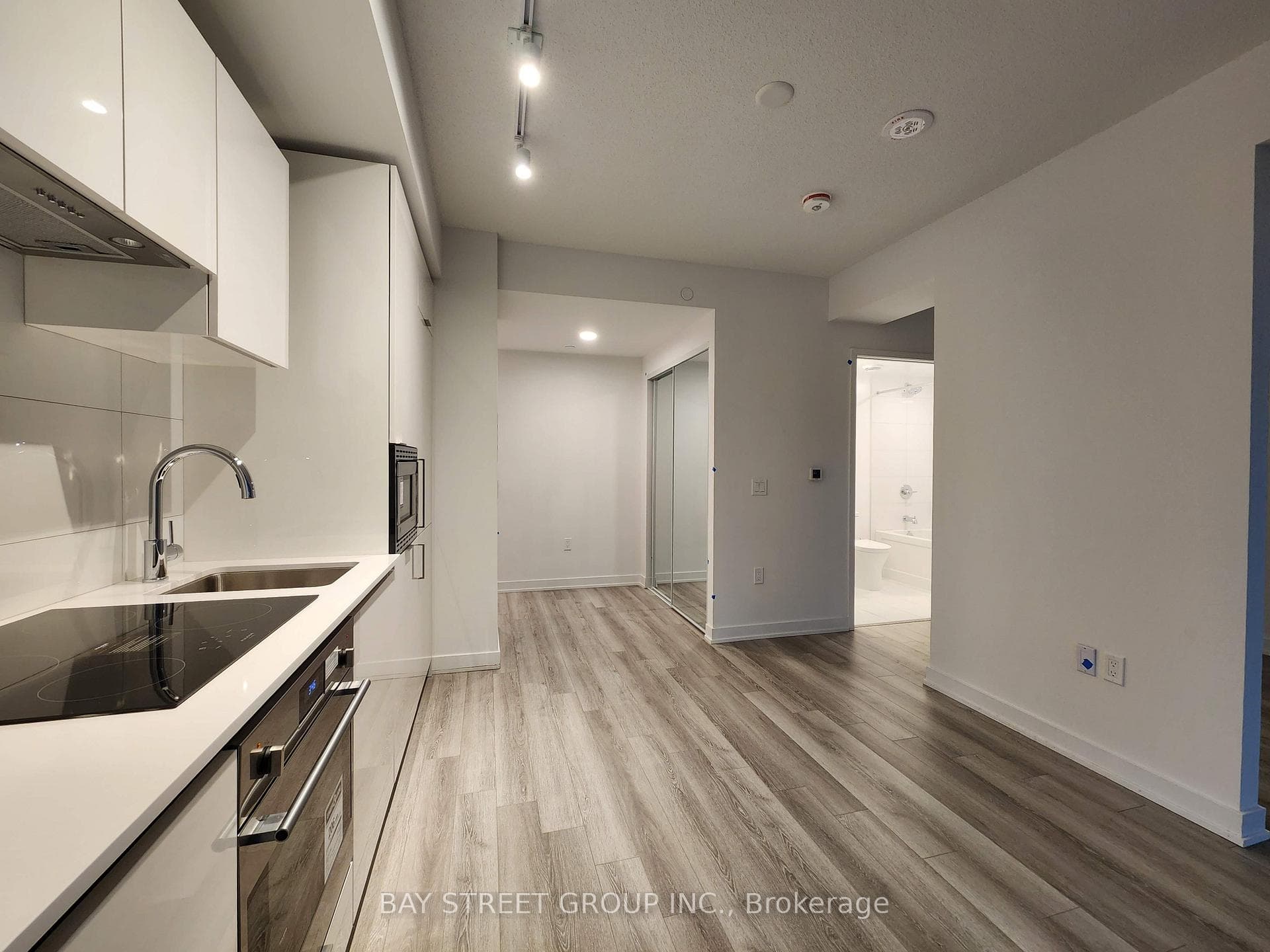 230 Simcoe Street Unit 2013 photo 5