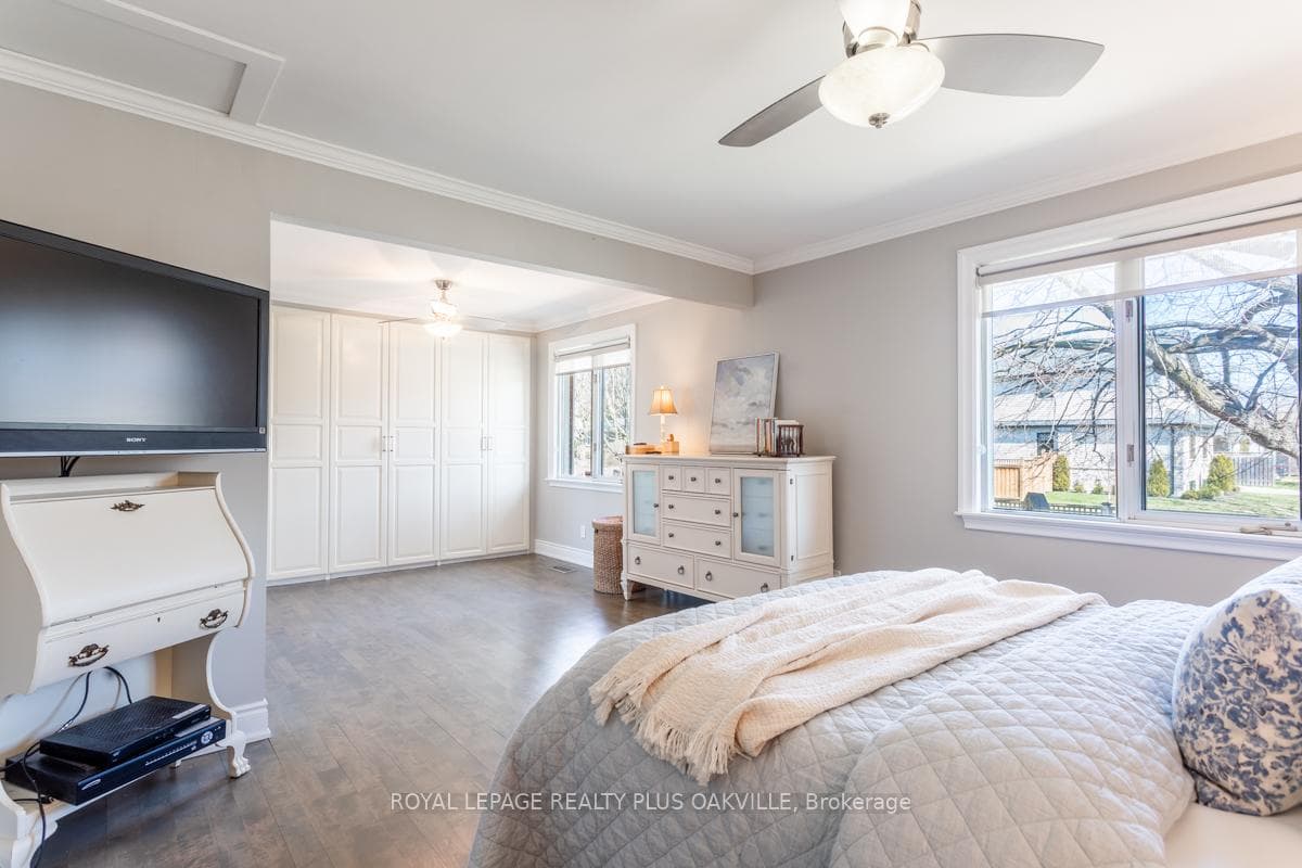 2055 Hixon Street photo 19