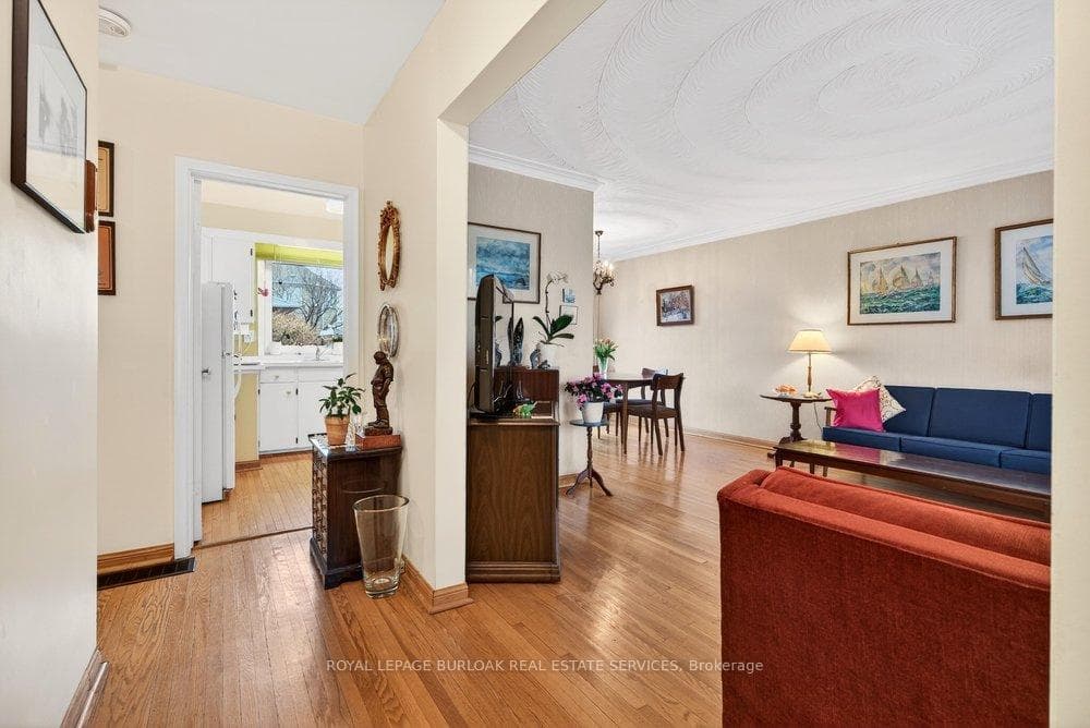 387 Walton Street photo 8
