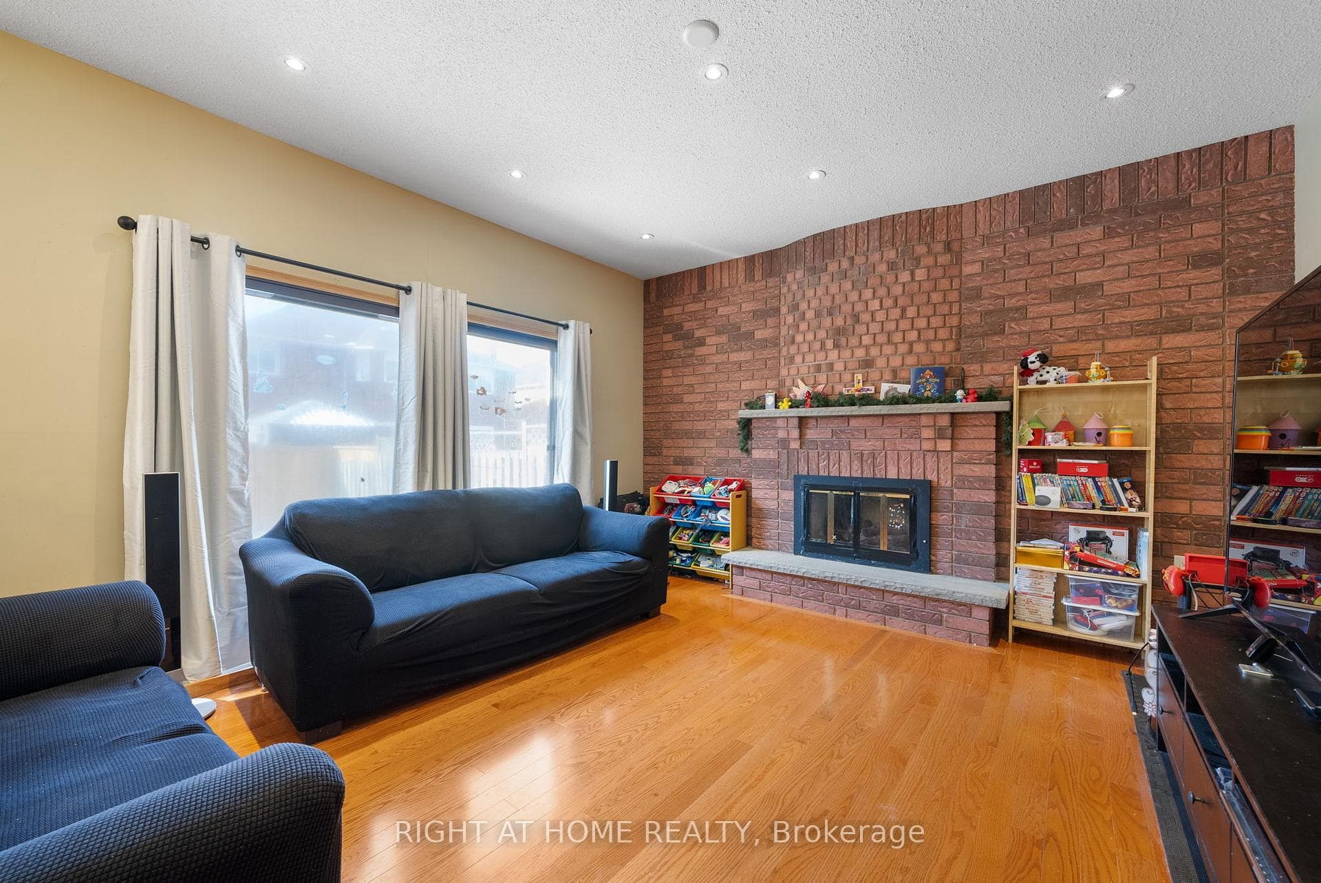 5676 Brightpool Crescent photo 9