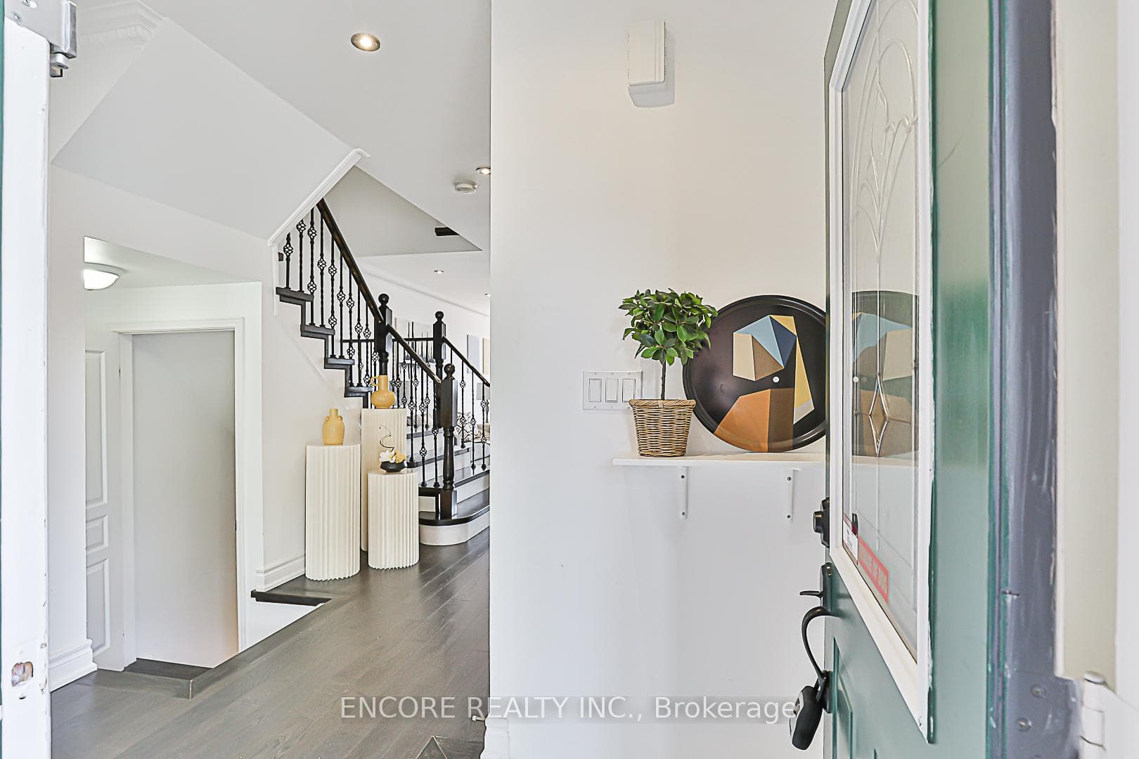 81 Warren Bradley Street photo 3