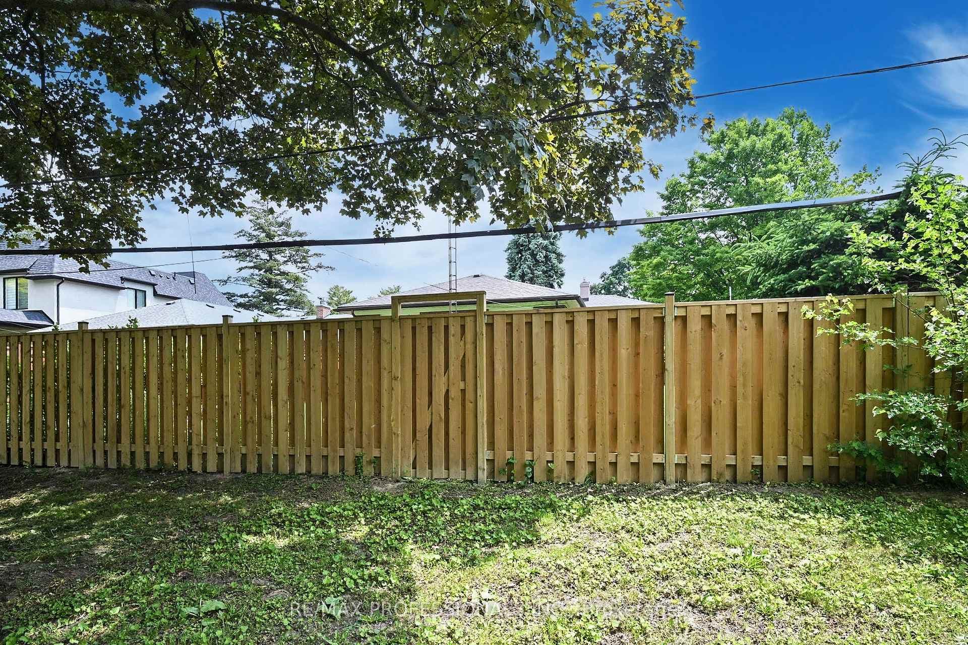 64 Saybrook Avenue photo 33