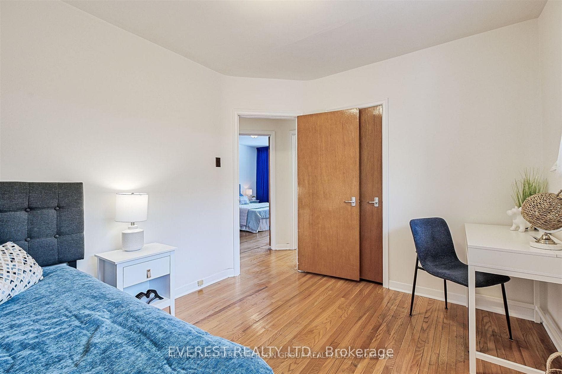 99 Rochman Boulevard photo 3