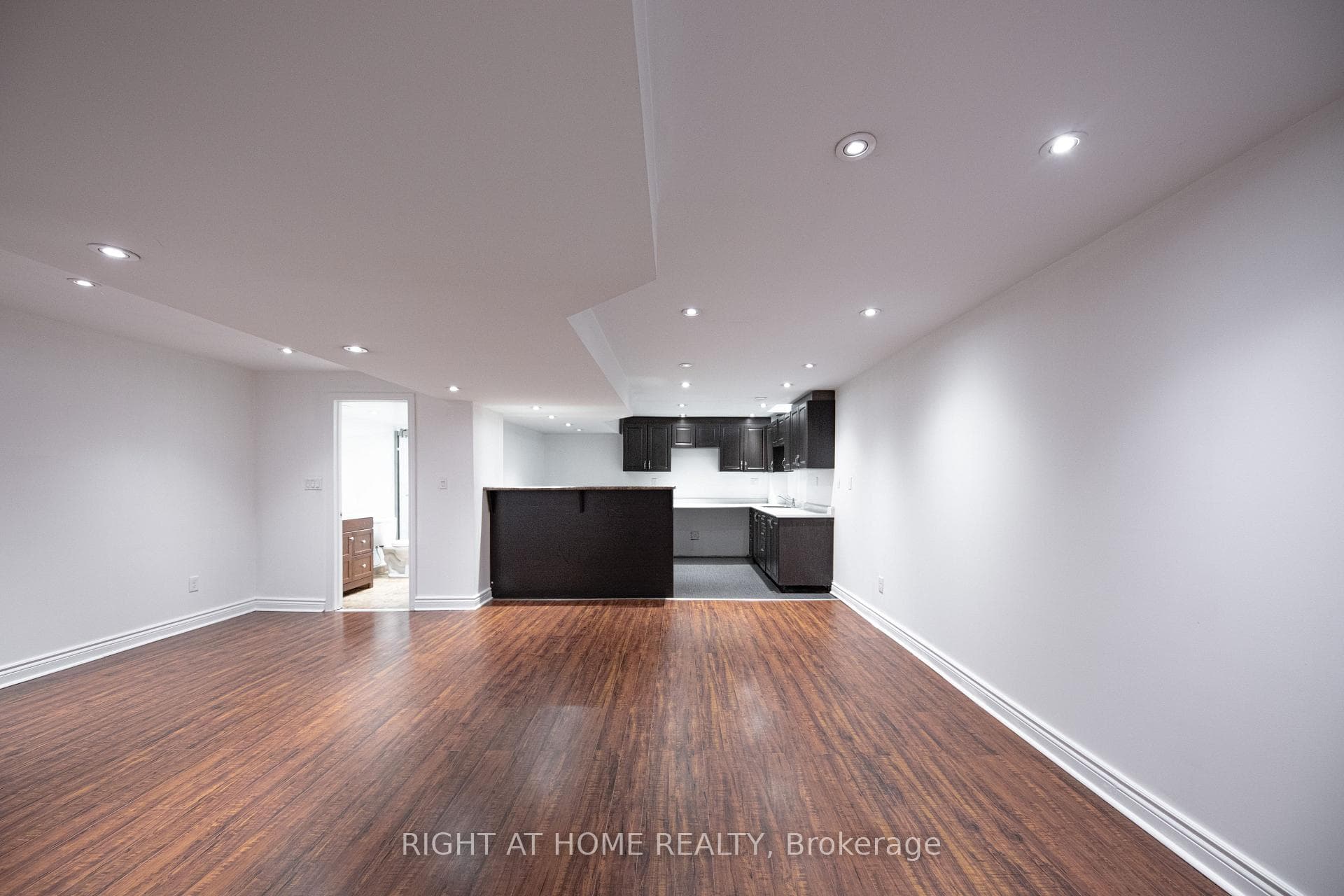 11 Amstel Avenue photo 32