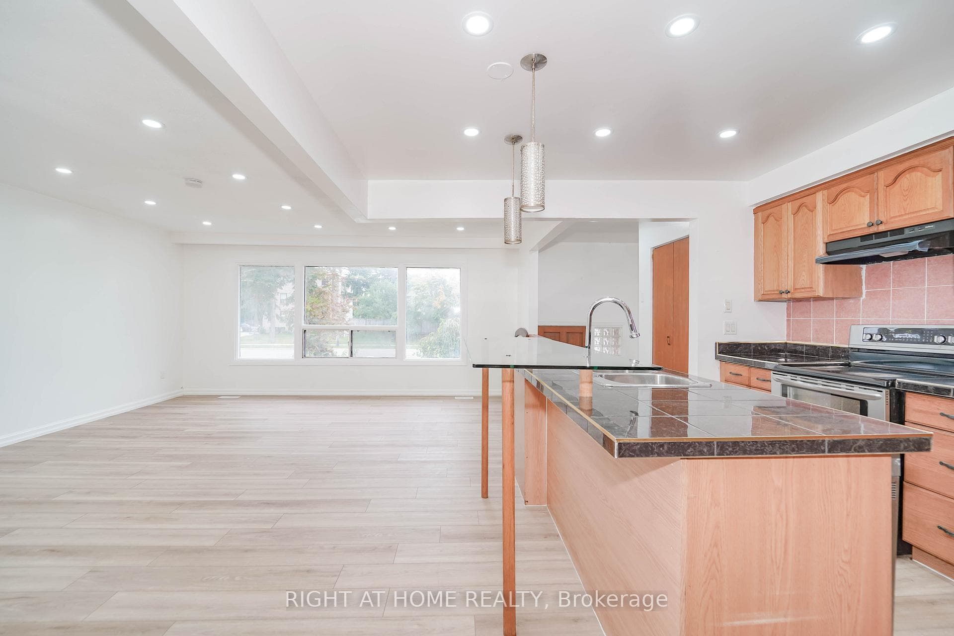 4456 Lawrence Avenue photo 20