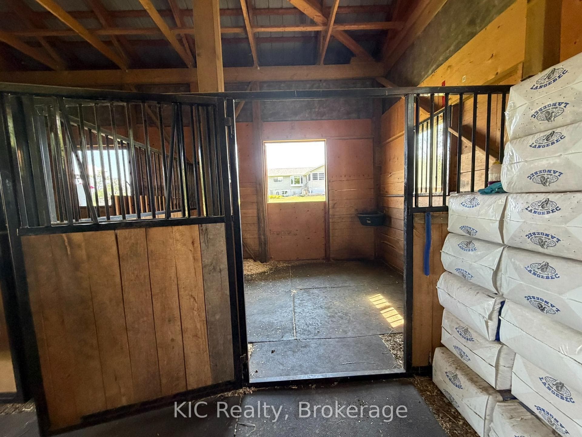 221 Jones Road photo 12