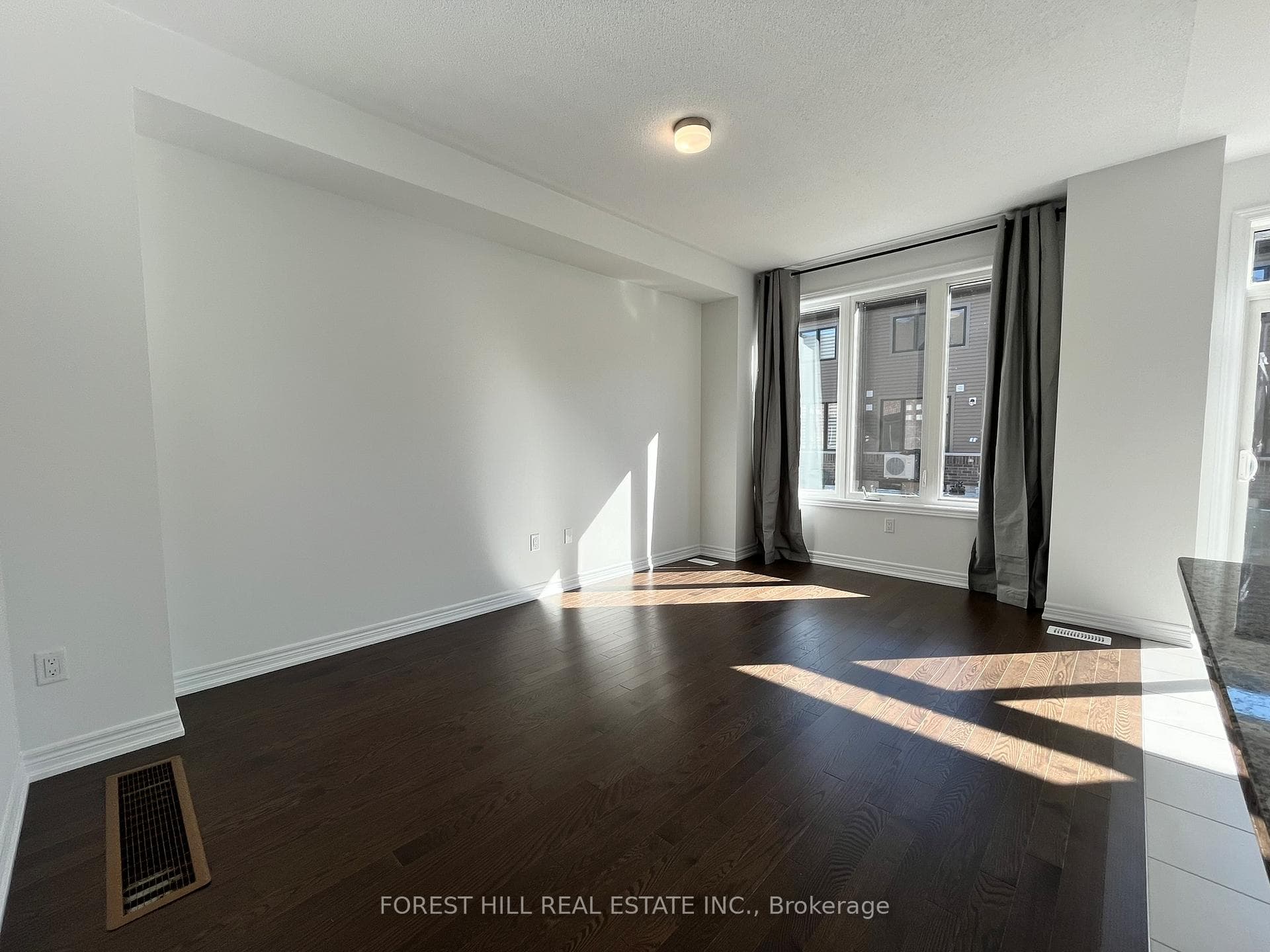 25 Milady Crescent photo 12
