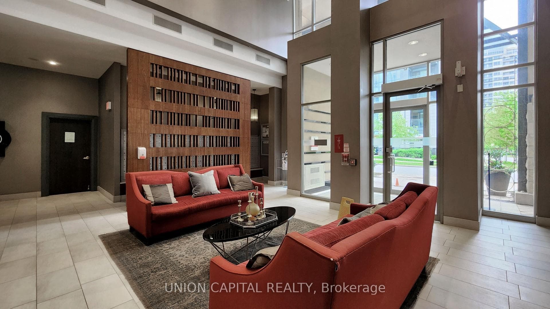 18 Kenaston Gardens Unit 1609 photo 3