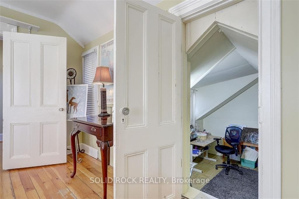 202 KING Street photo 24