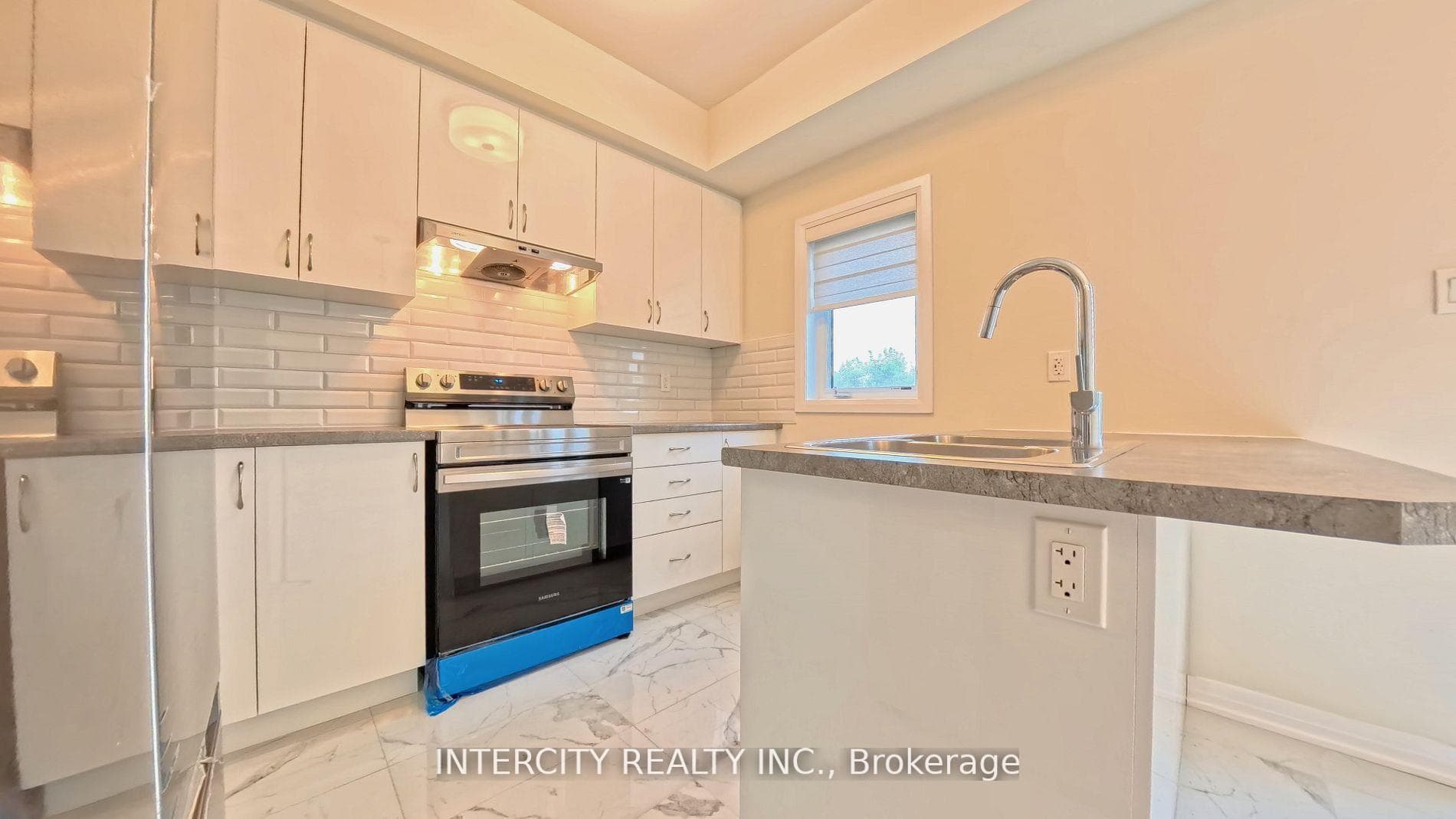 76 Fieldridge Crescent photo 7