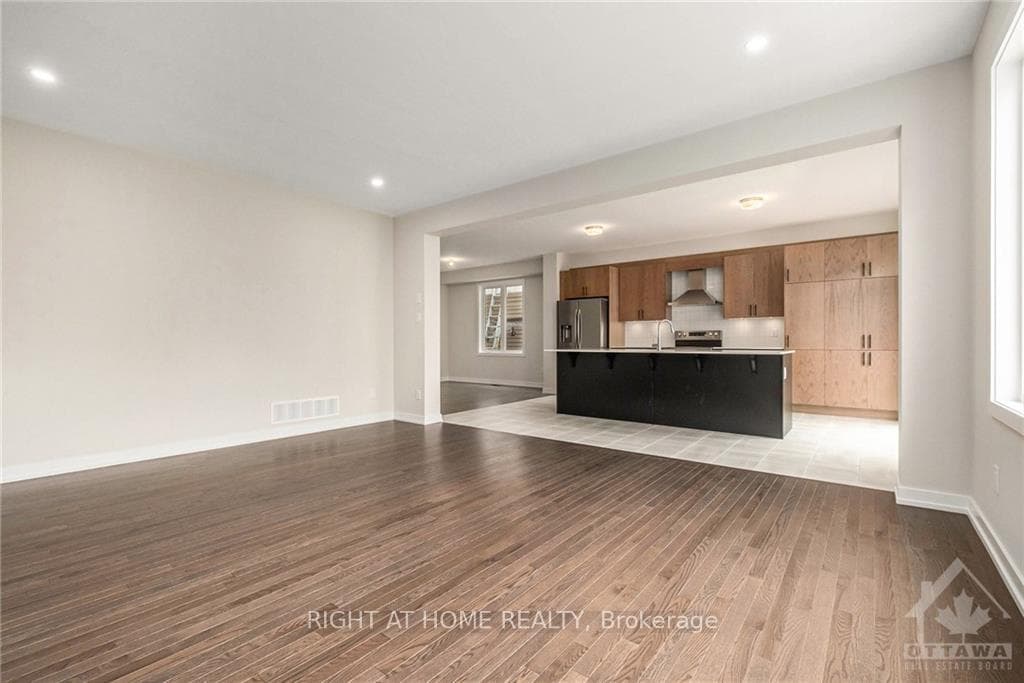 79 HACKAMORE Crescent photo 4