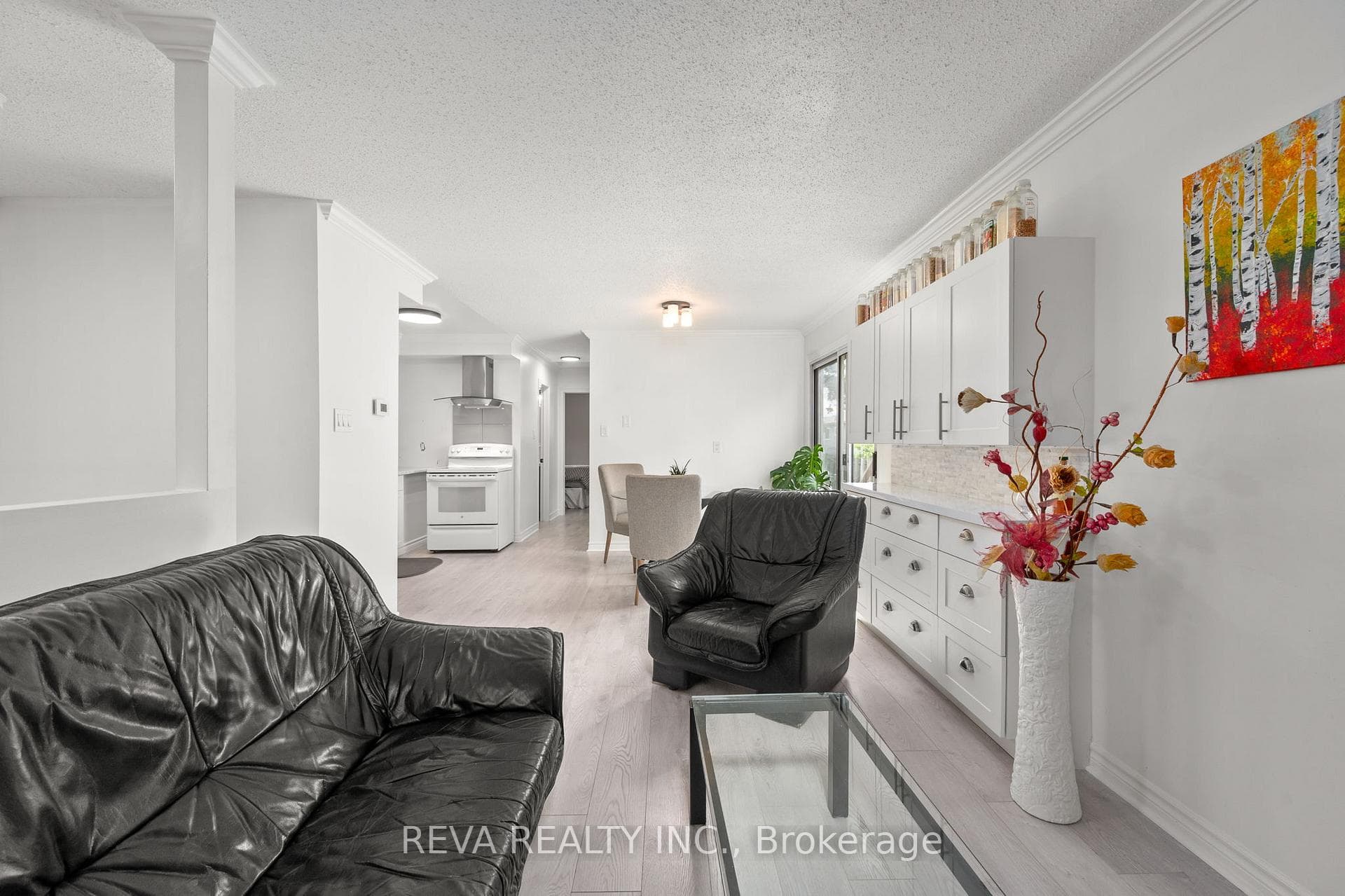 1421 Ritson Road photo 6