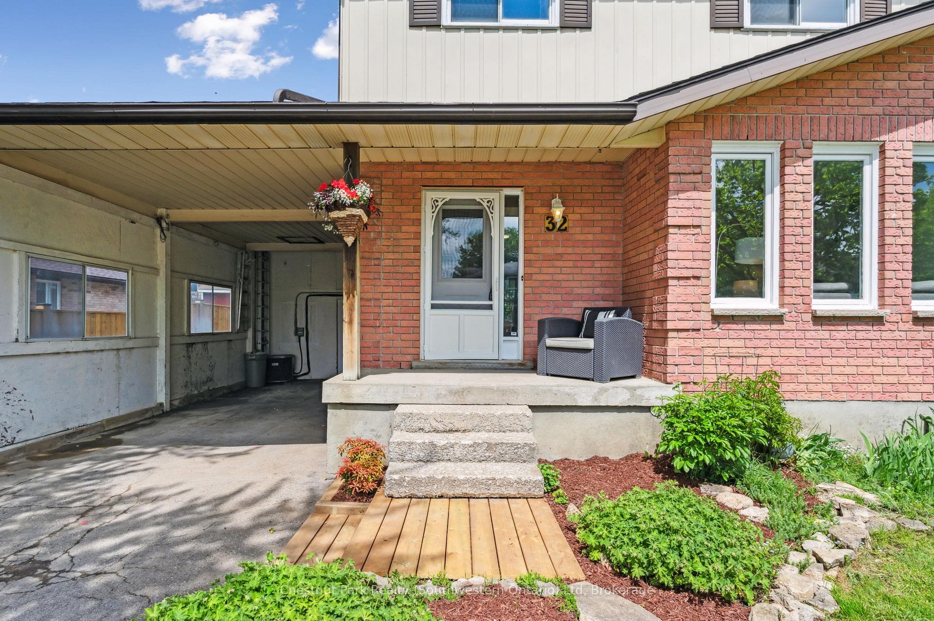 32 Wilson Crescent photo 2
