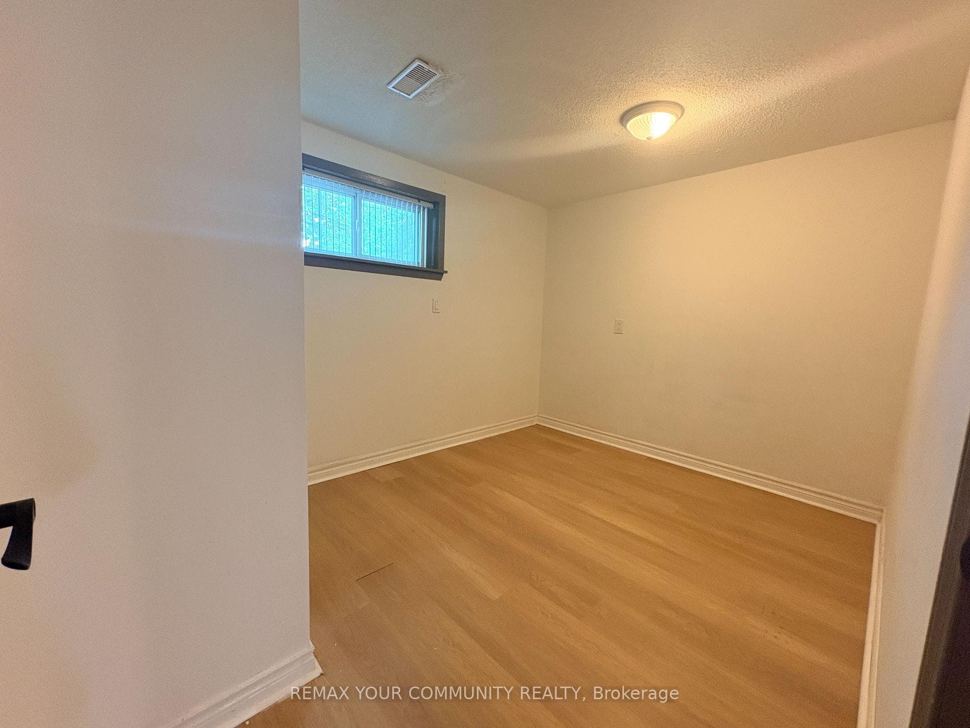 7837 Martin Grove Road Unit Basement photo 9