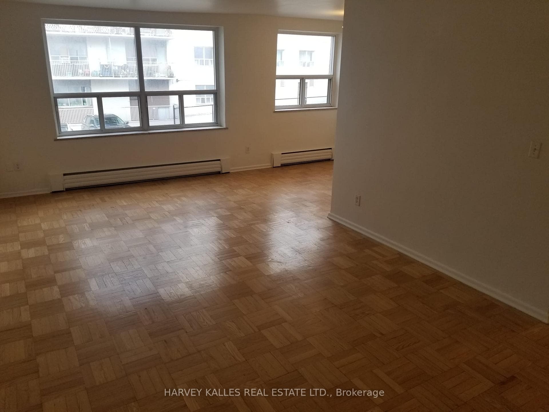1751 Victoria Park Avenue Unit 205 photo 2