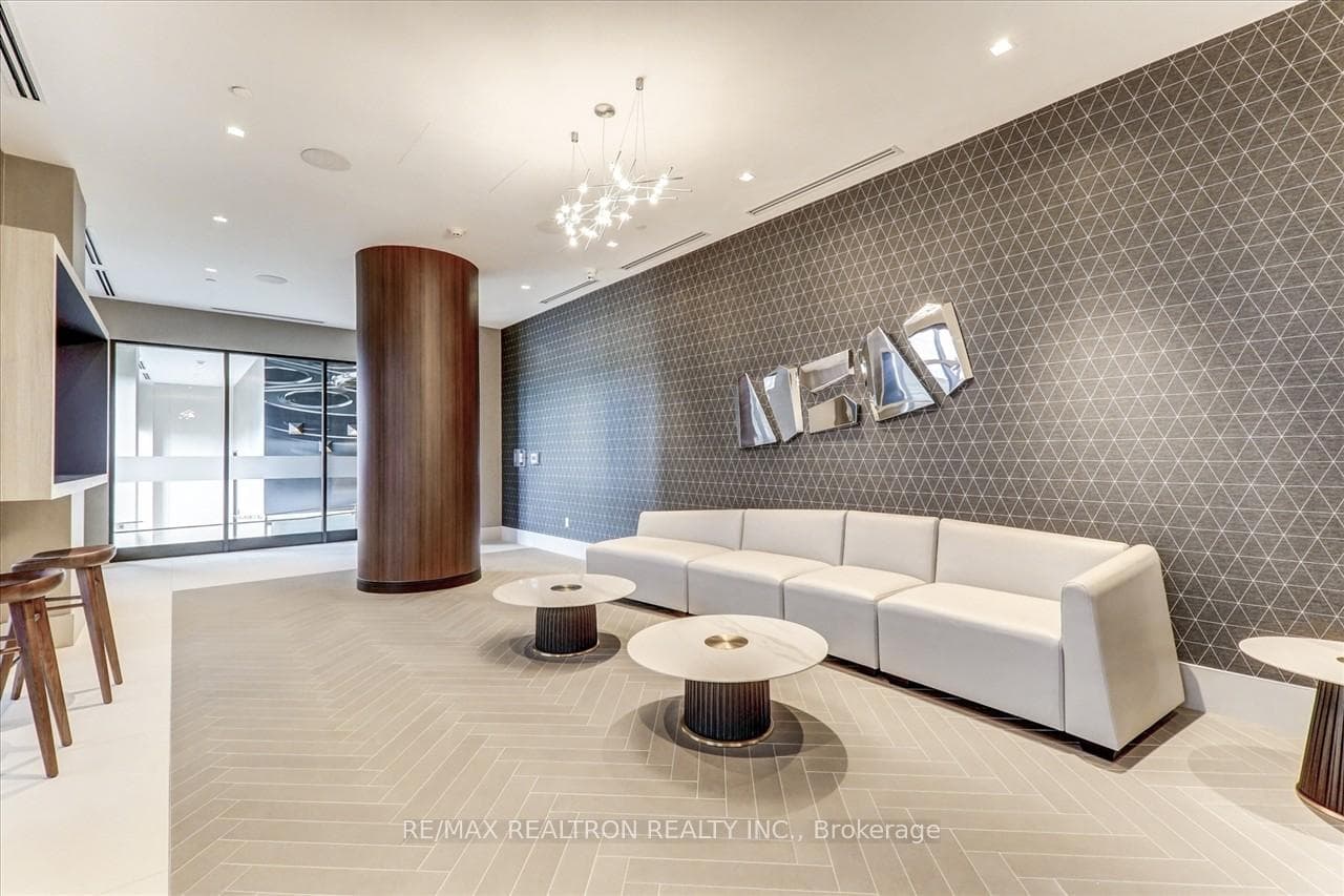 2550 Simcoe Street Unit 1813 photo 8