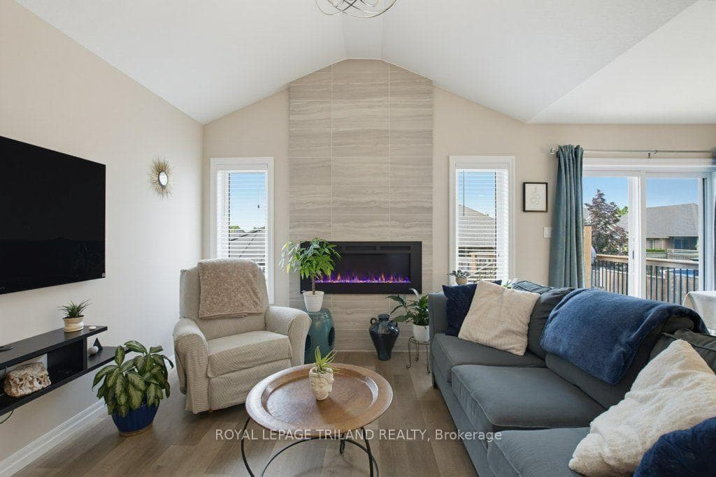 226 Peach Tree Boulevard photo 3