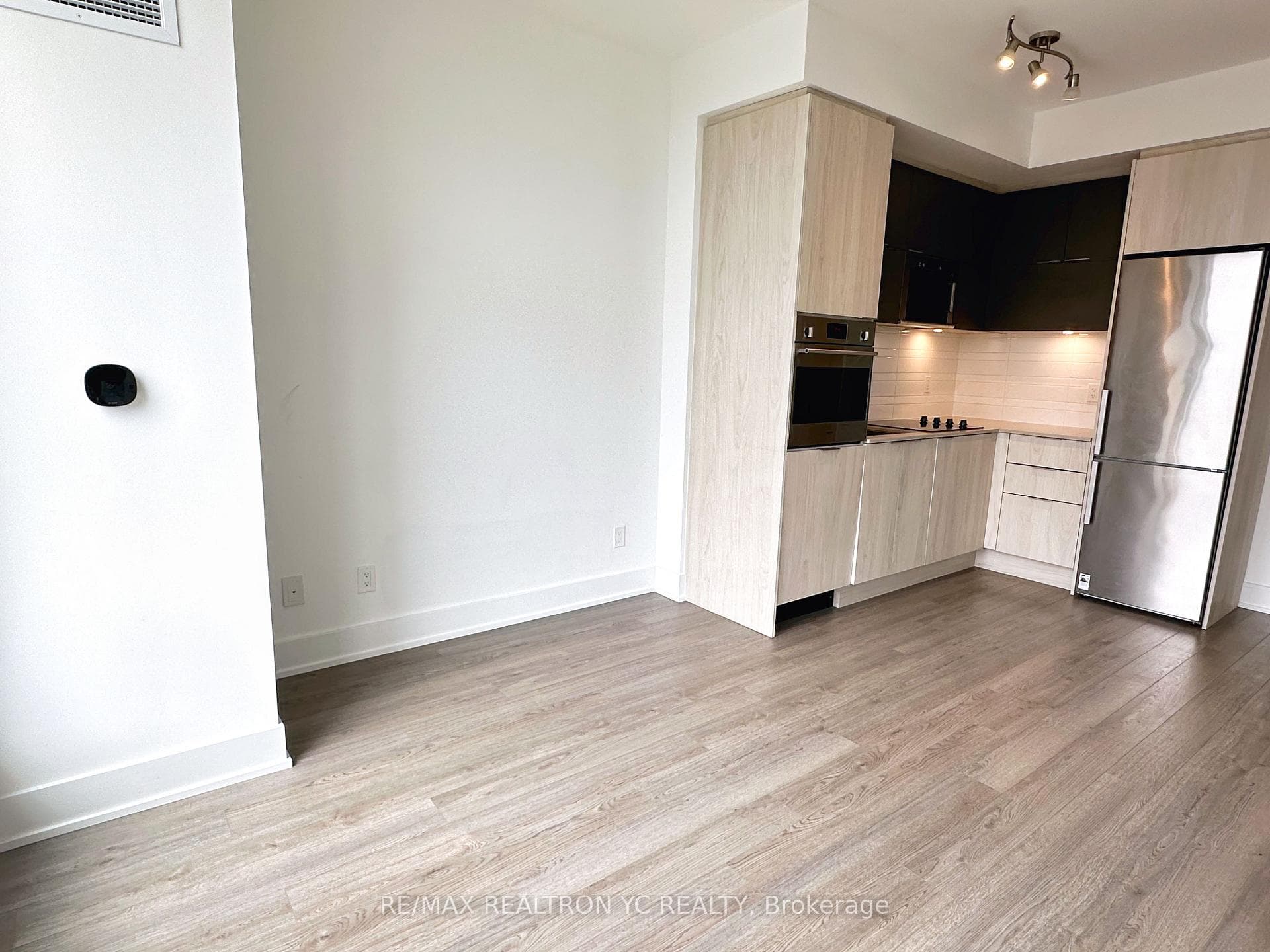 1 Belsize Drive Unit 425 photo 4