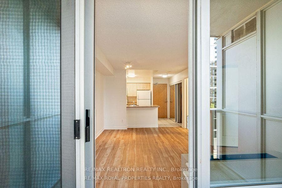 4978 Yonge Street Unit 810 photo 16