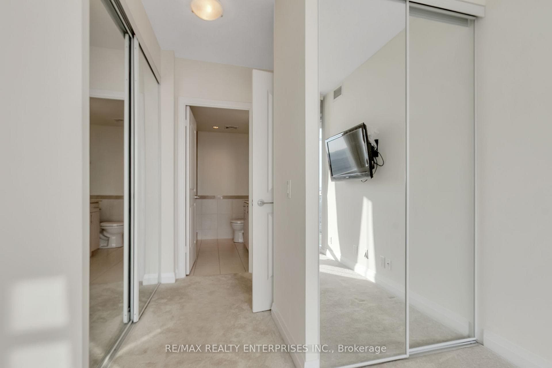1055 Southdown Road Unit 914 photo 22