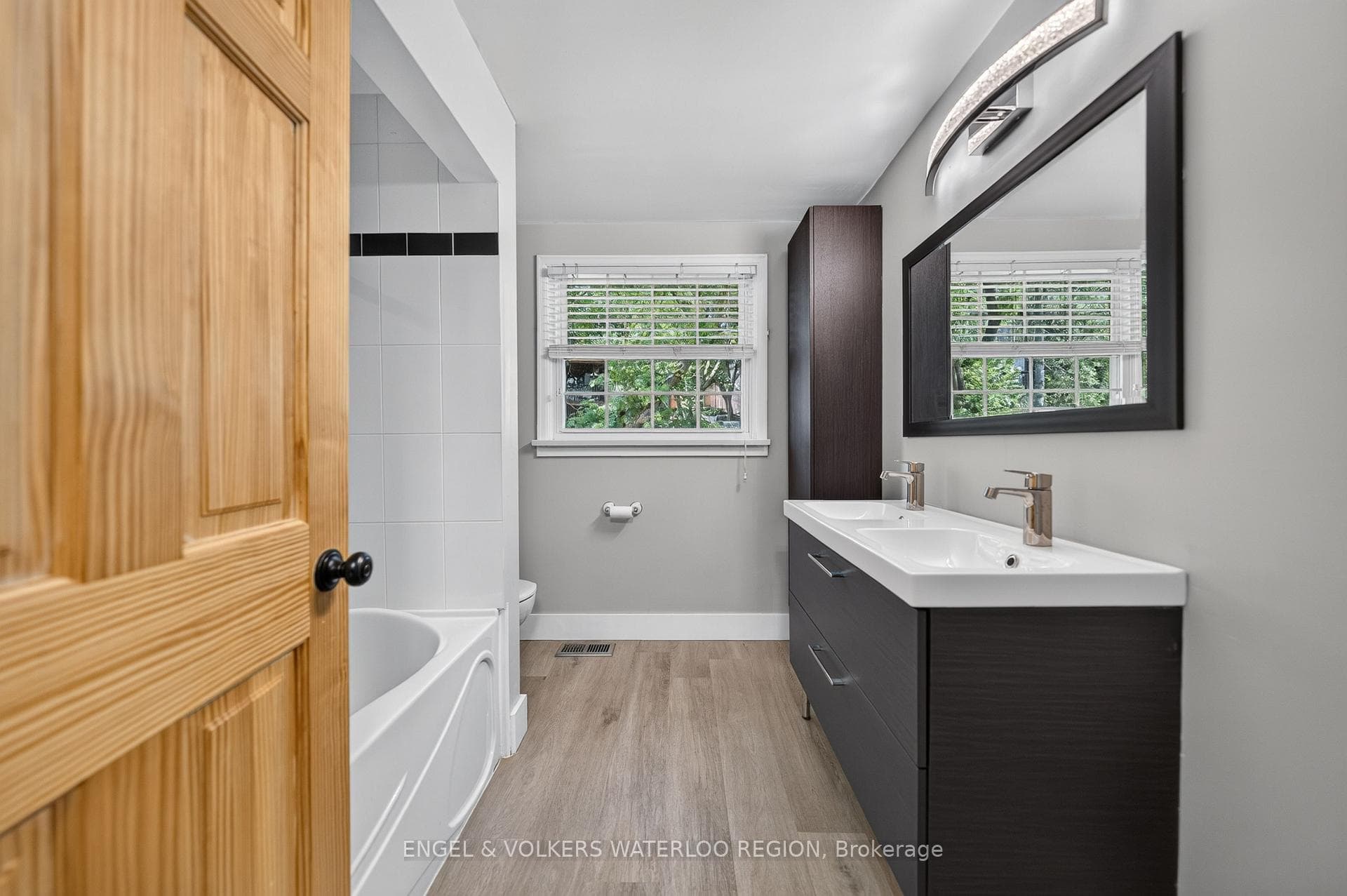 256 Shakespeare Drive photo 34