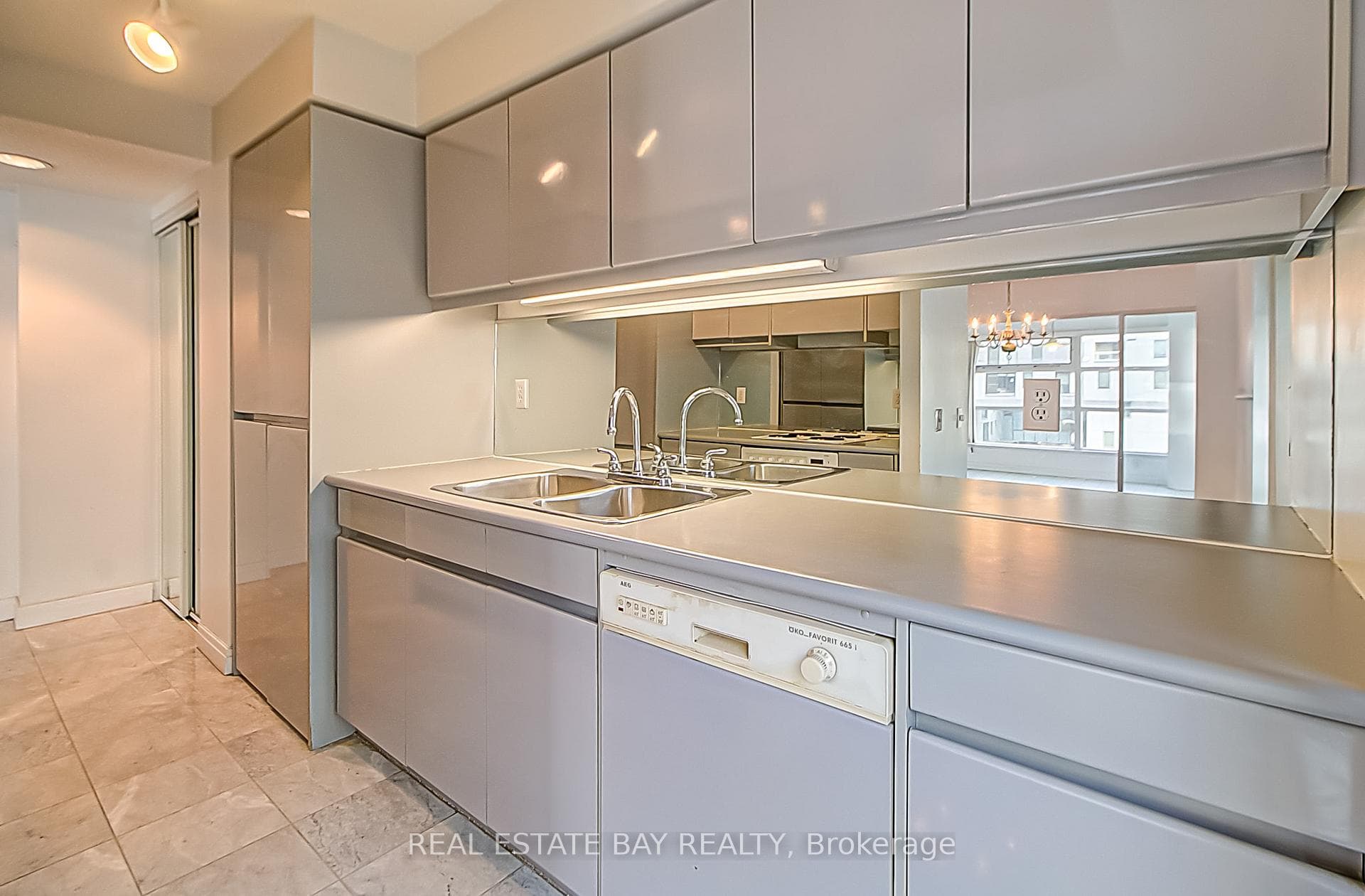 50 Lombard Street Unit 1005 photo 13