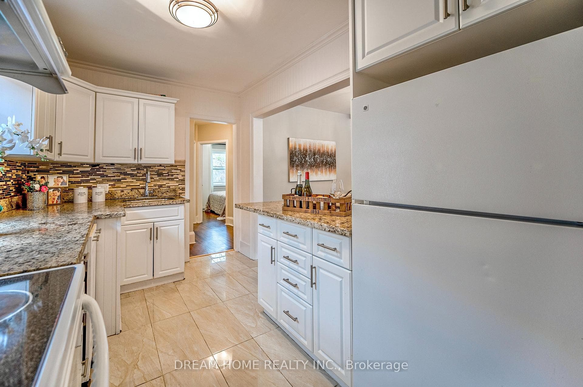 182 Lawrence Avenue photo 12