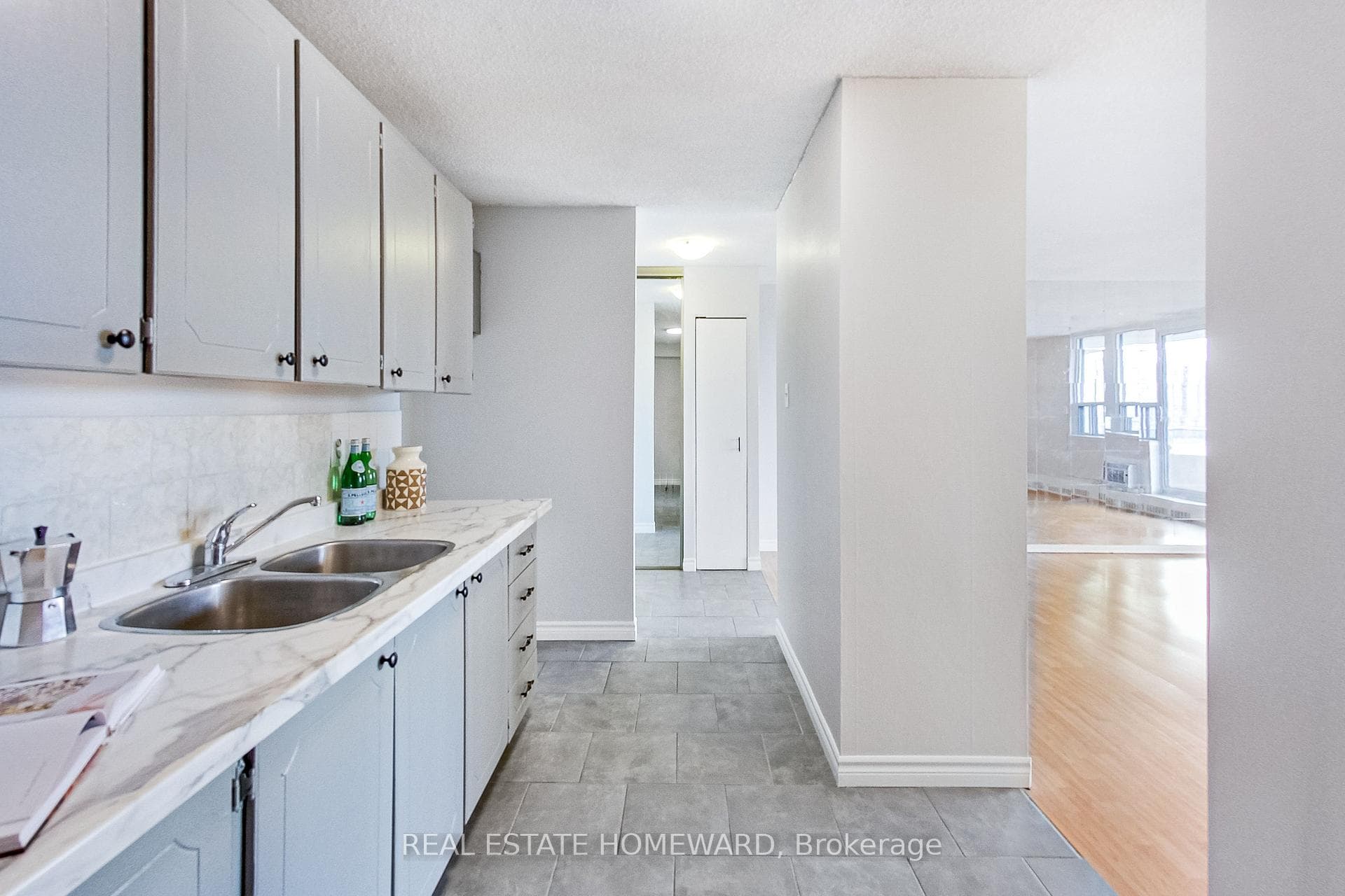 15 Torrance Road Unit 708 photo 5