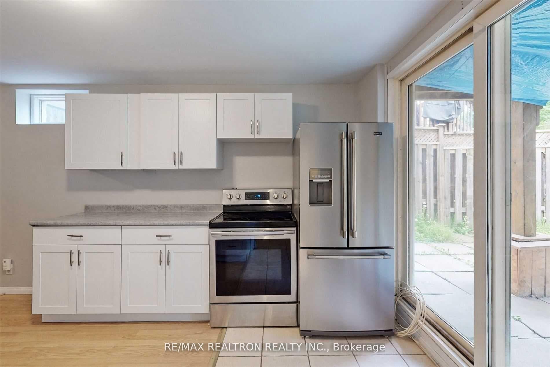 1250 Dartmoor Street Unit #Lower photo 2