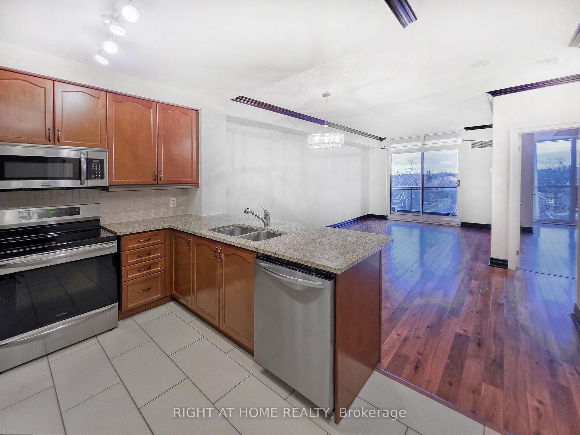 100 John Street Unit 508 photo 4