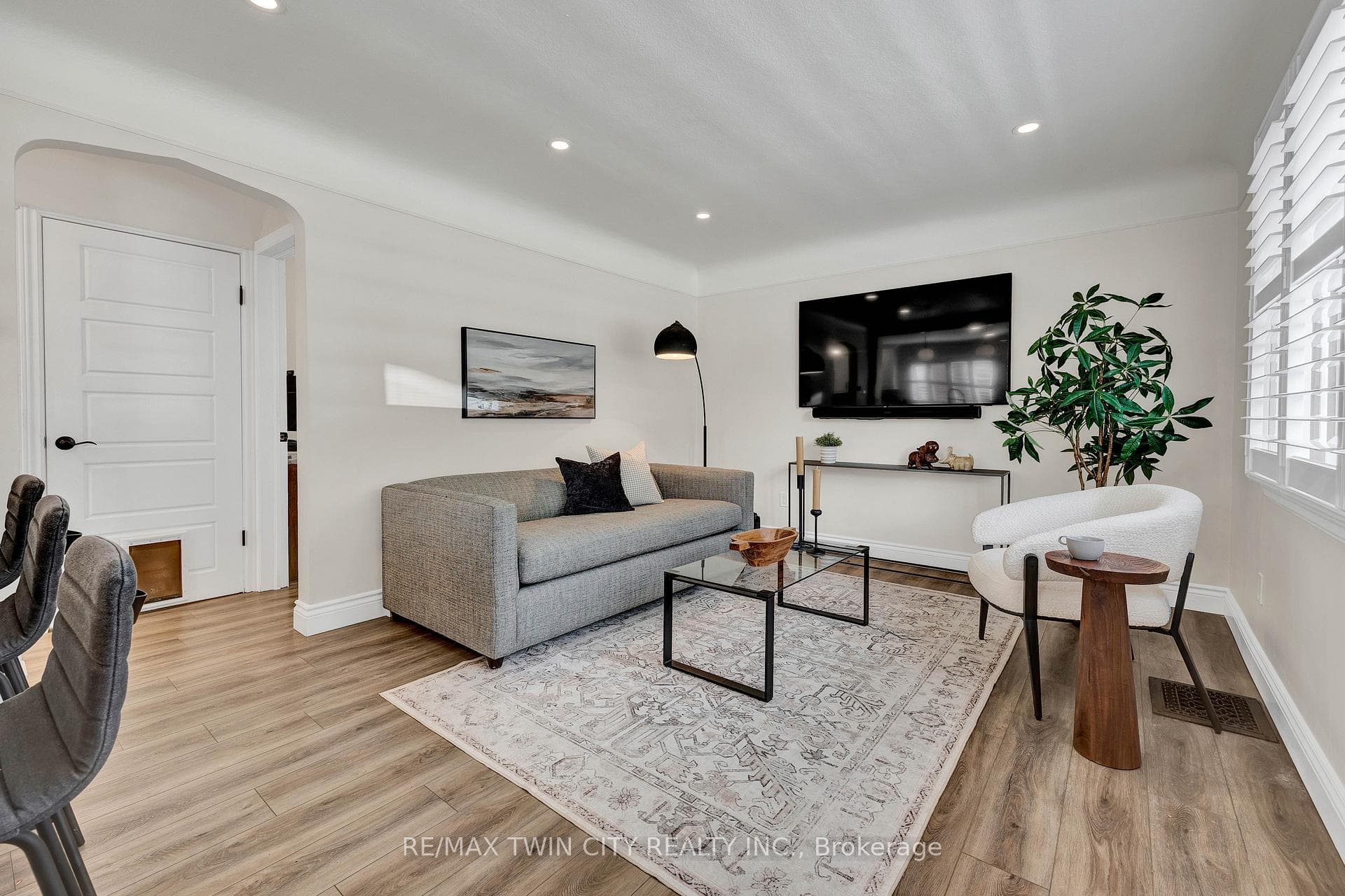 17 BELMONT Avenue photo 5