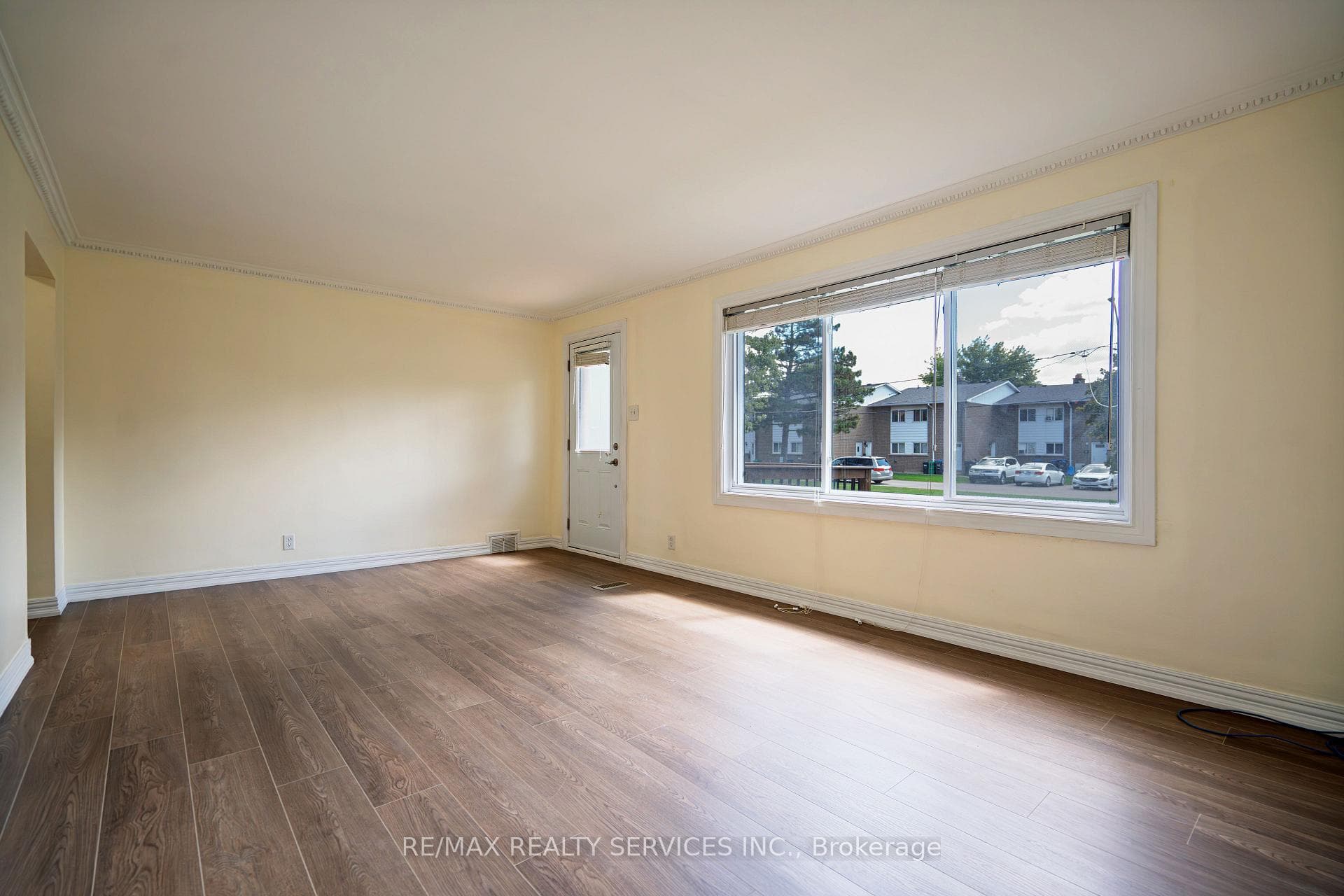 32 Eastern Avenue photo 2