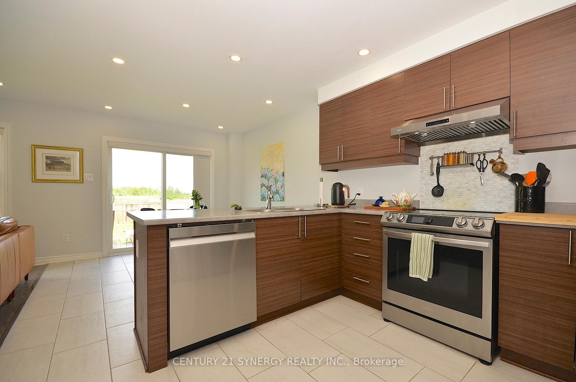 114 Unity Place photo 8