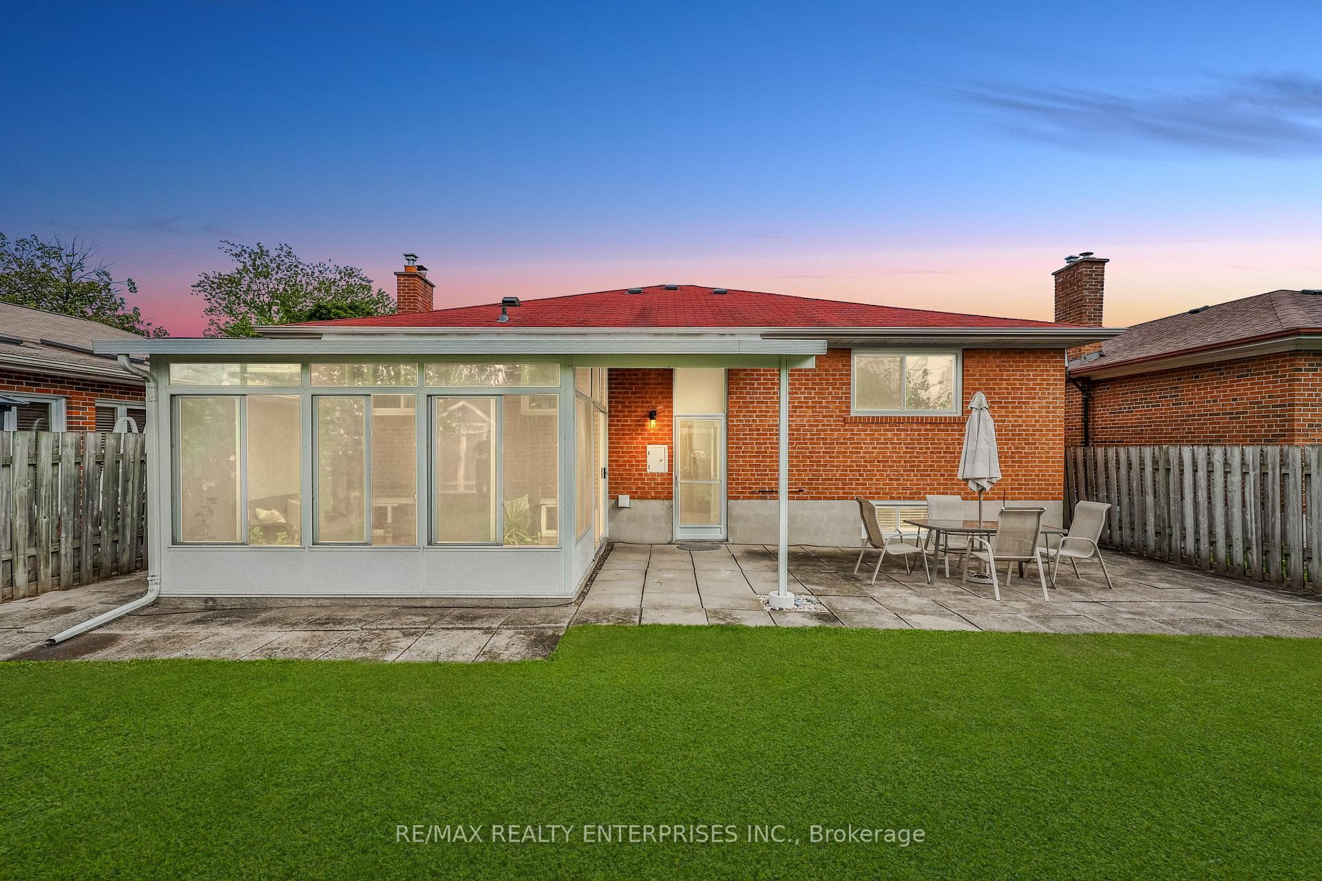571 Raphael Avenue photo 29