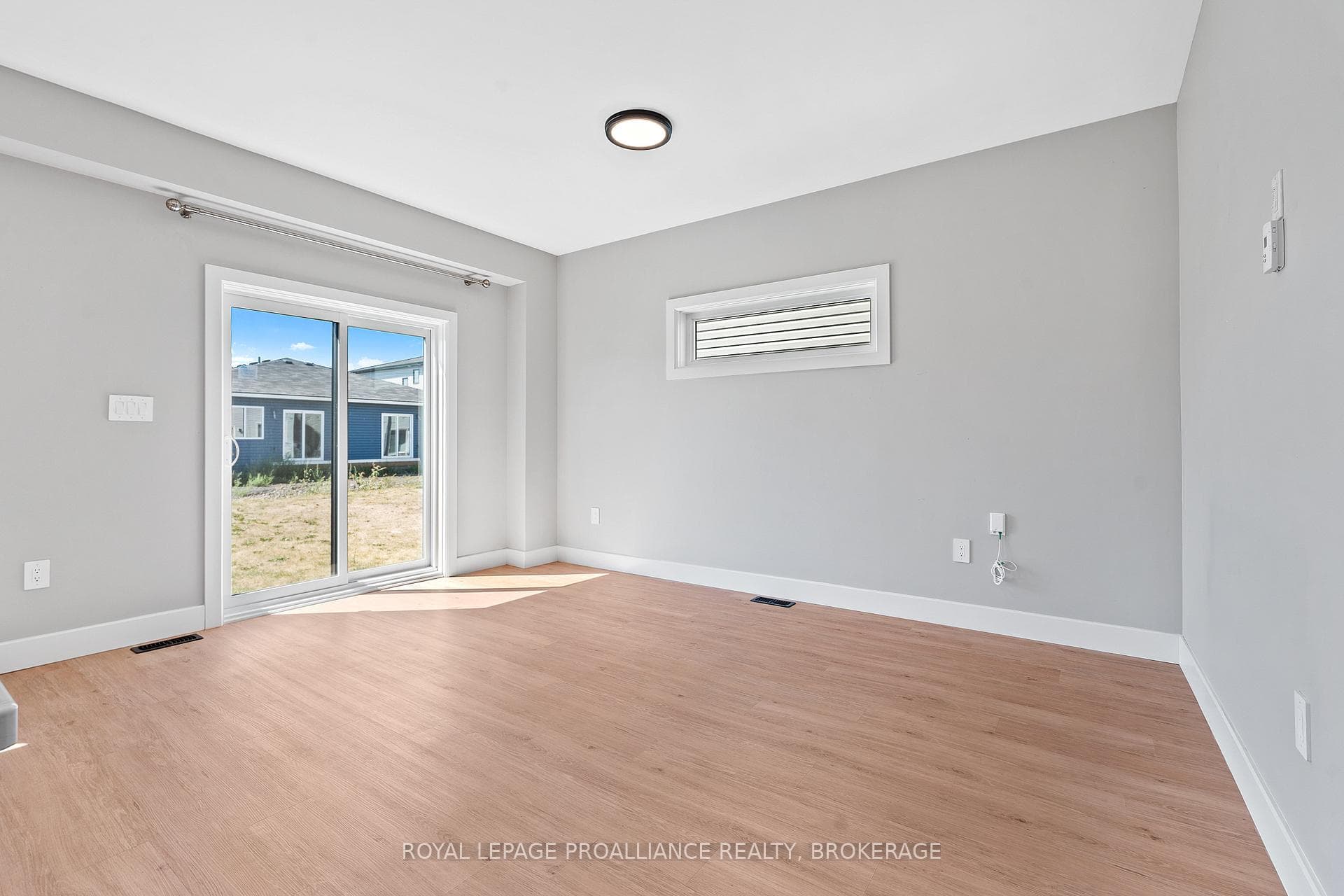 12 Dusenbury Crescent photo 13