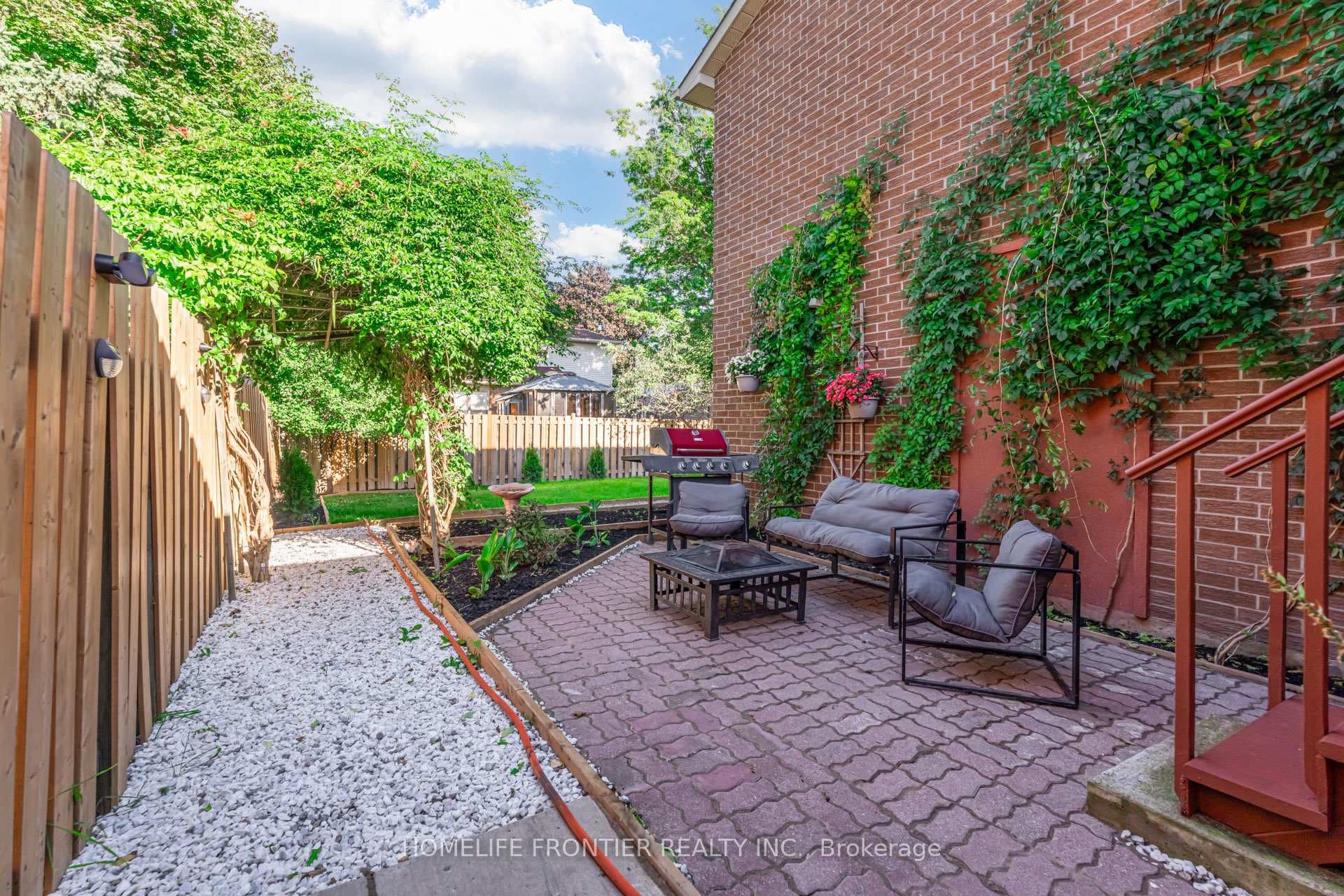270 Yorkshire Drive photo 39