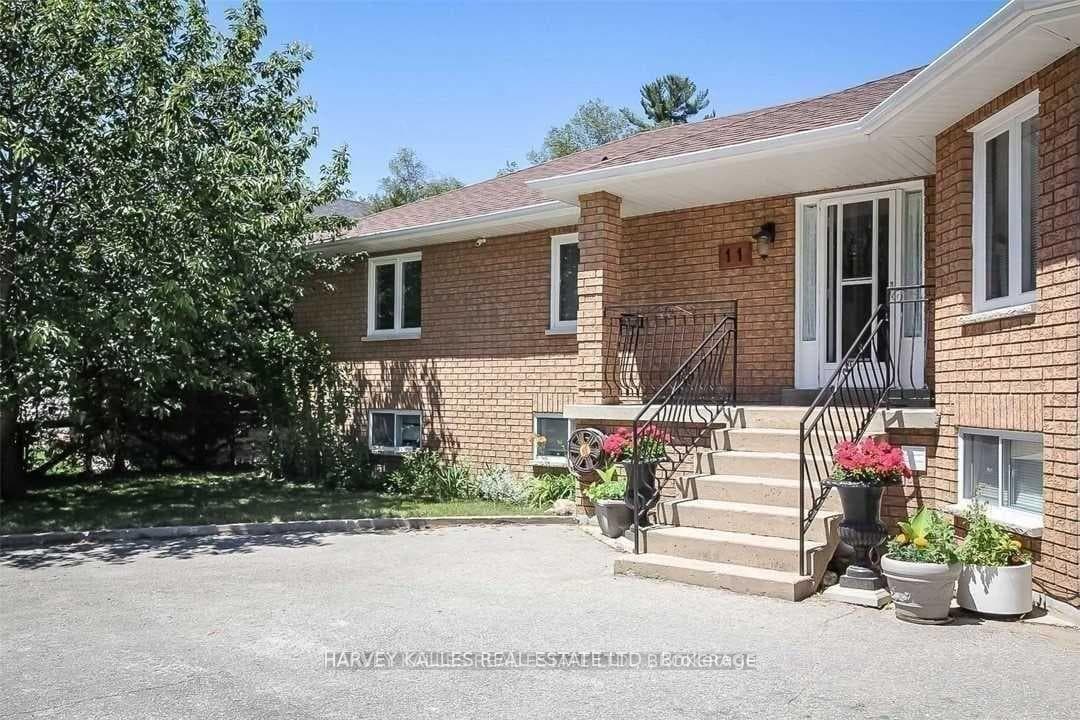 11 Twin Pines Drive Unit Lower photo 3
