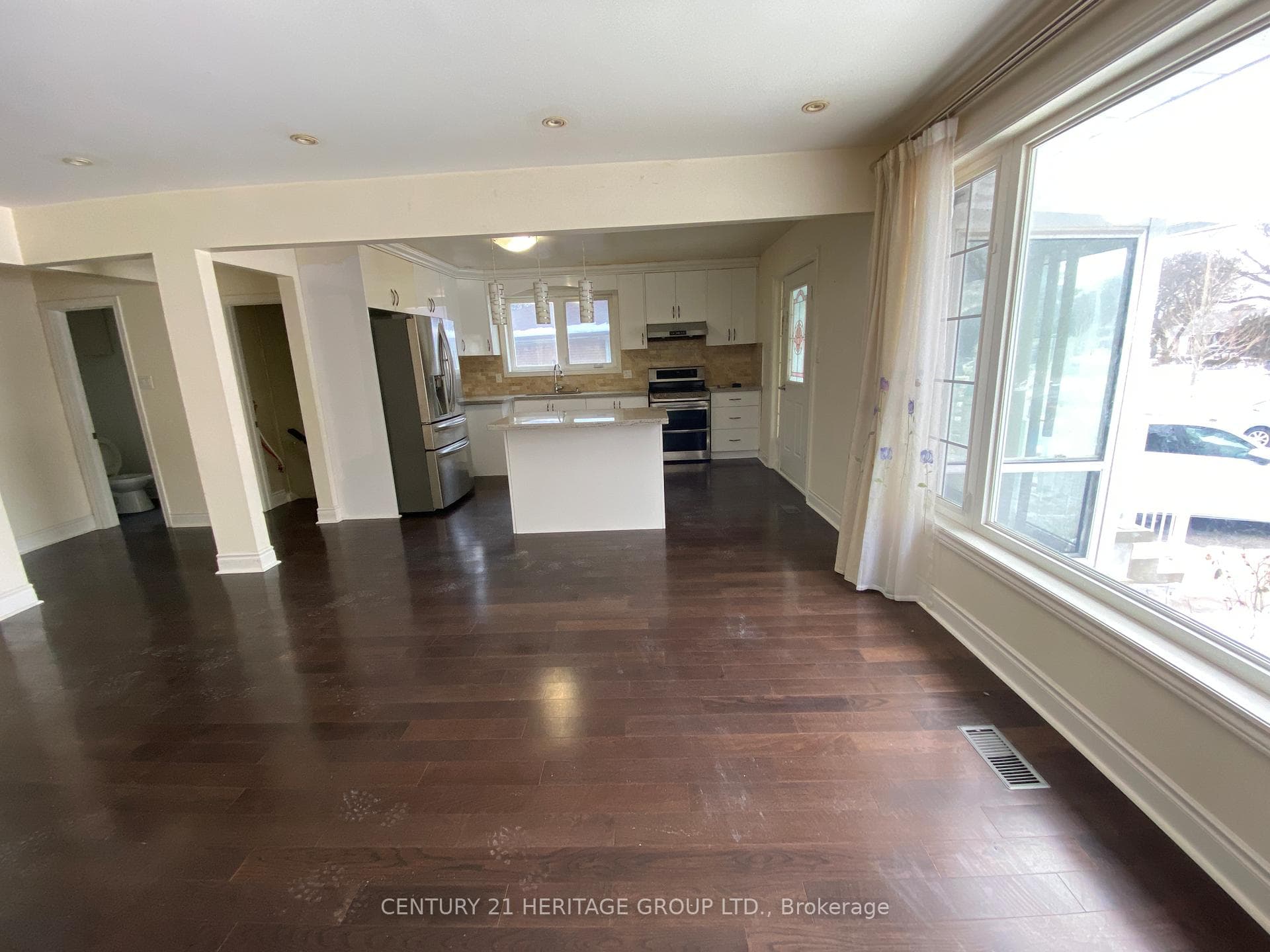 72 Pinemore Crescent Unit main photo 3