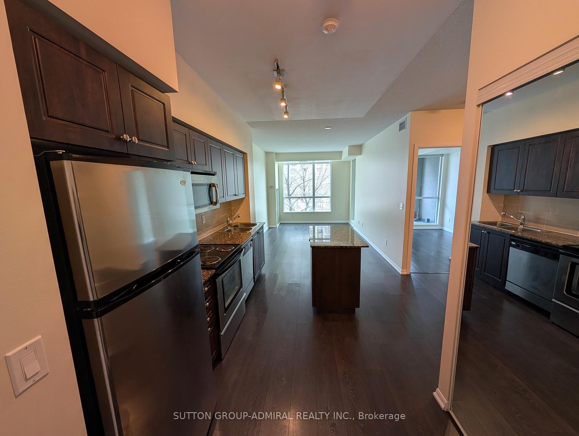 215 Fort York Boulevard Unit 221 photo 1