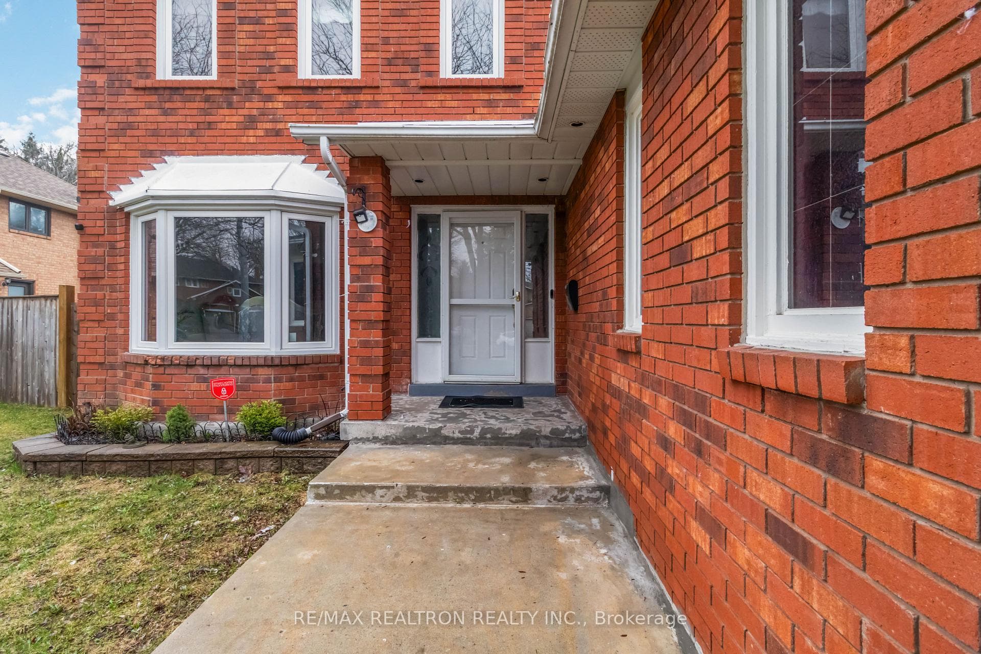19 Lacey Court photo 3