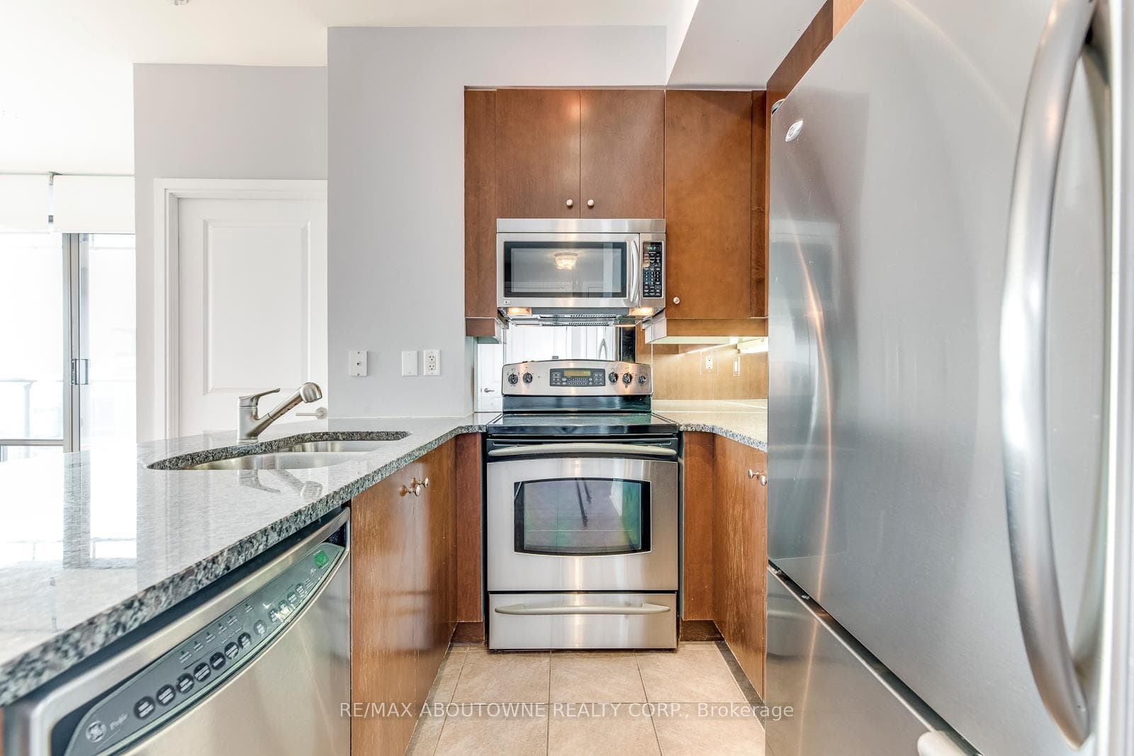18 Yorkville Avenue Unit 3204 photo 15