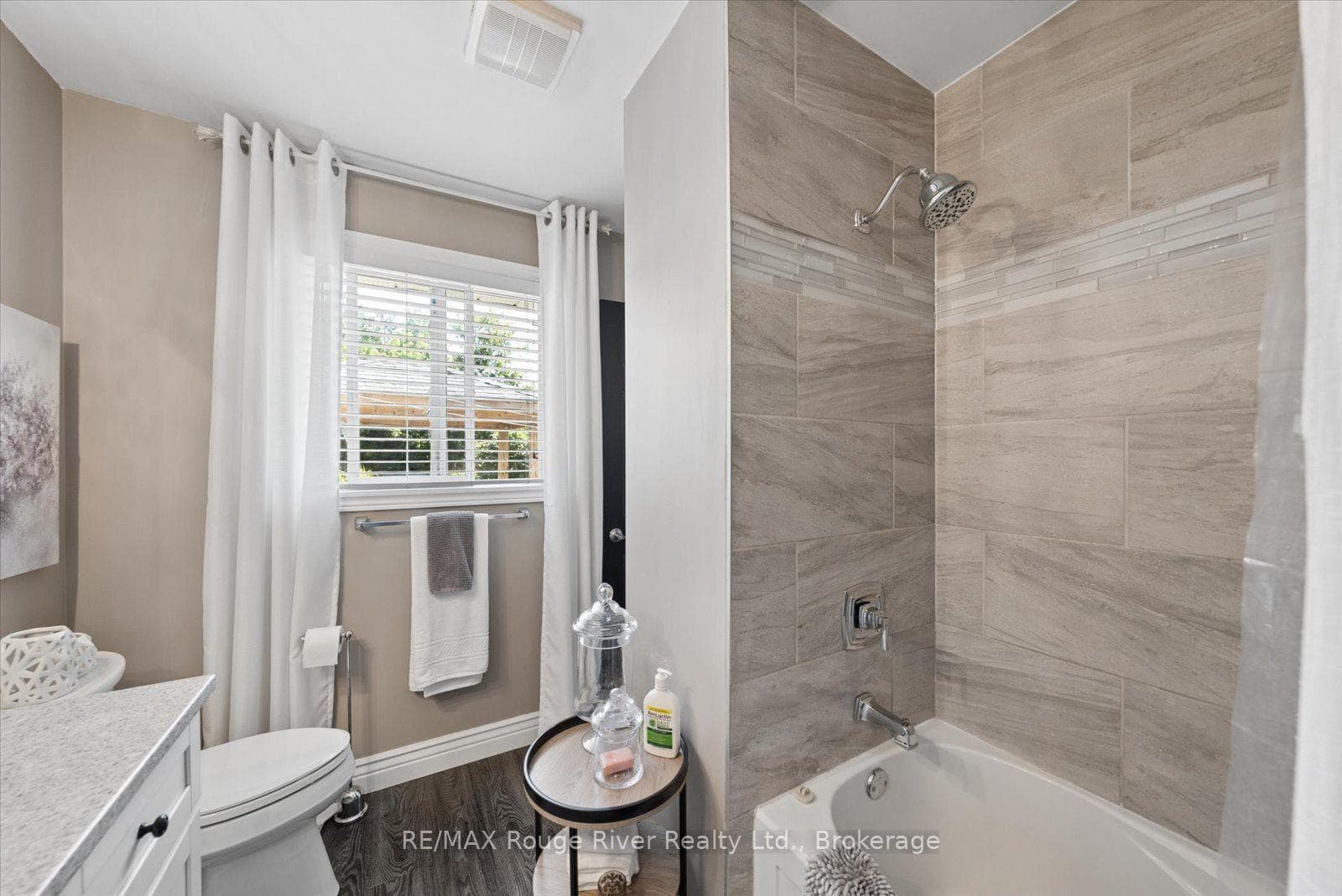 8 St. James Street photo 17