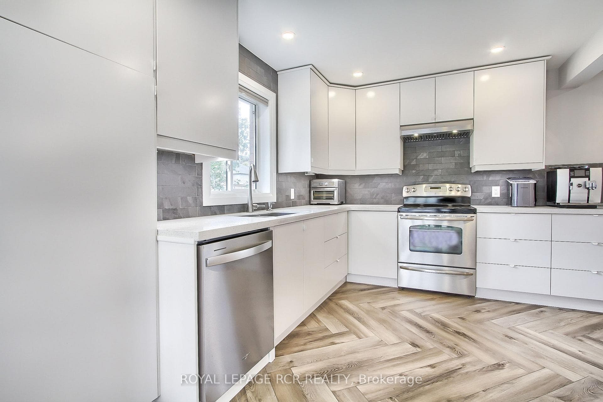 41 Coburn Crescent photo 14